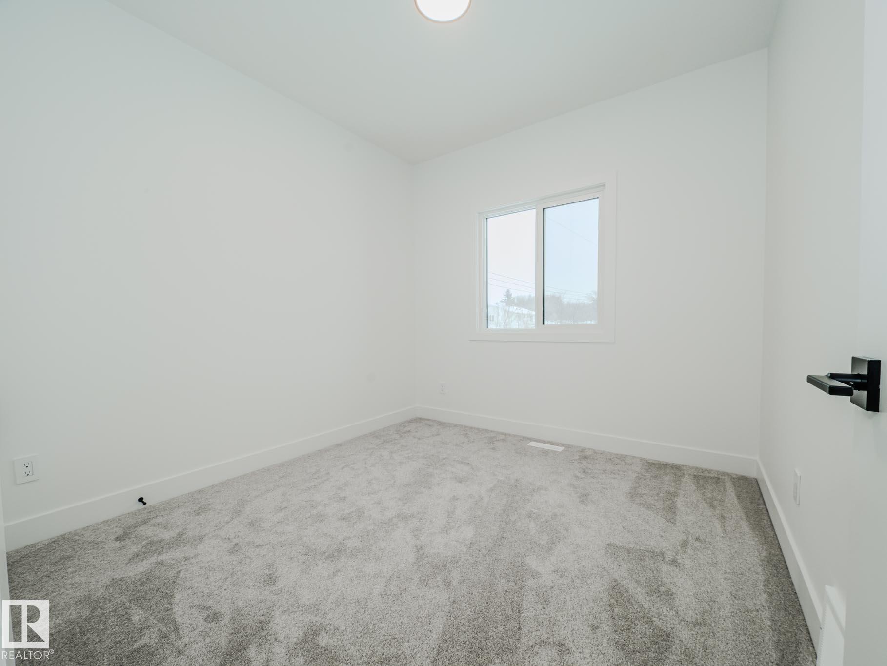 Edmonton, AB - Indoor Photo Showing Other Room