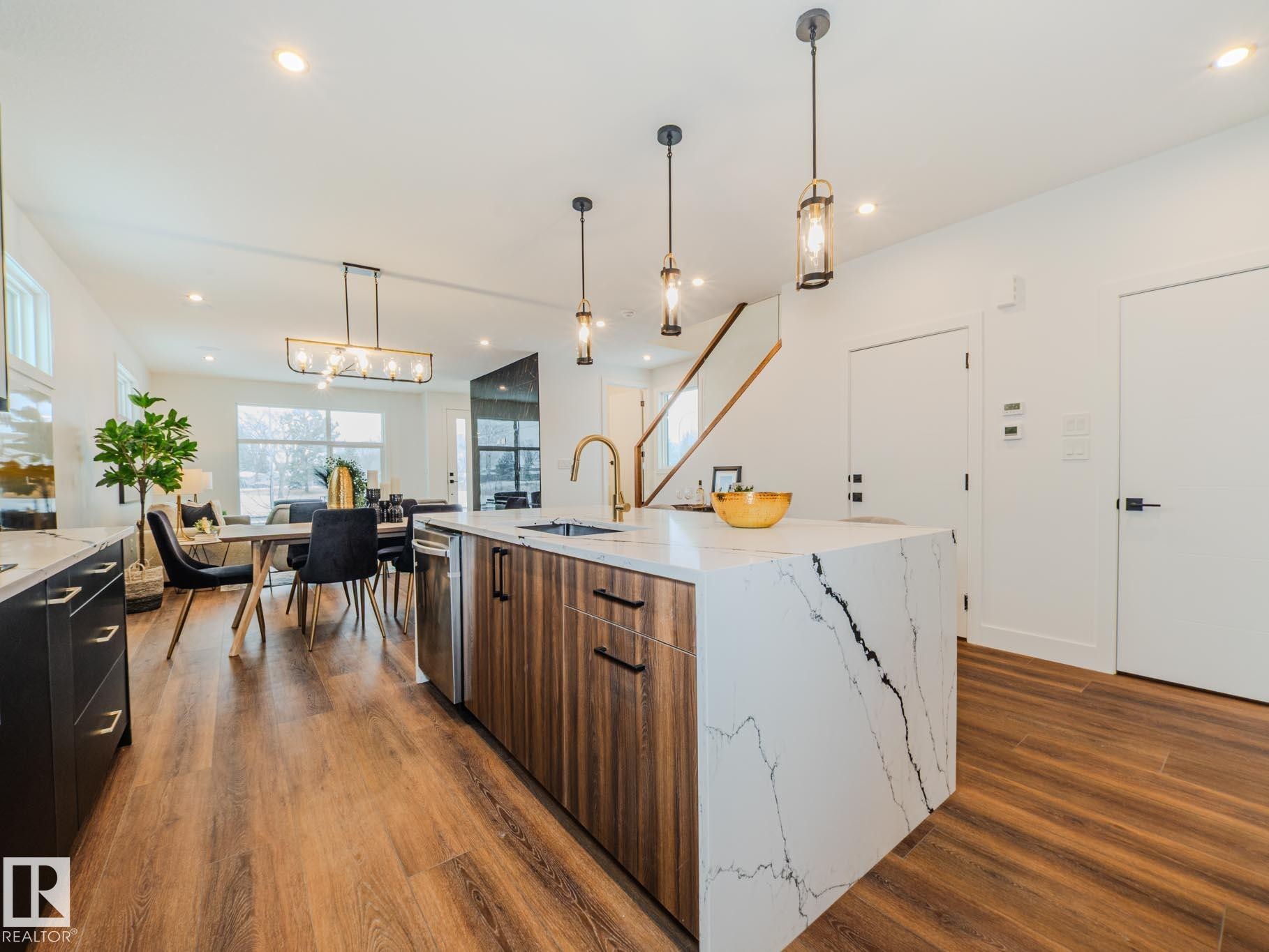 7607 98 Avenue, Edmonton, AB