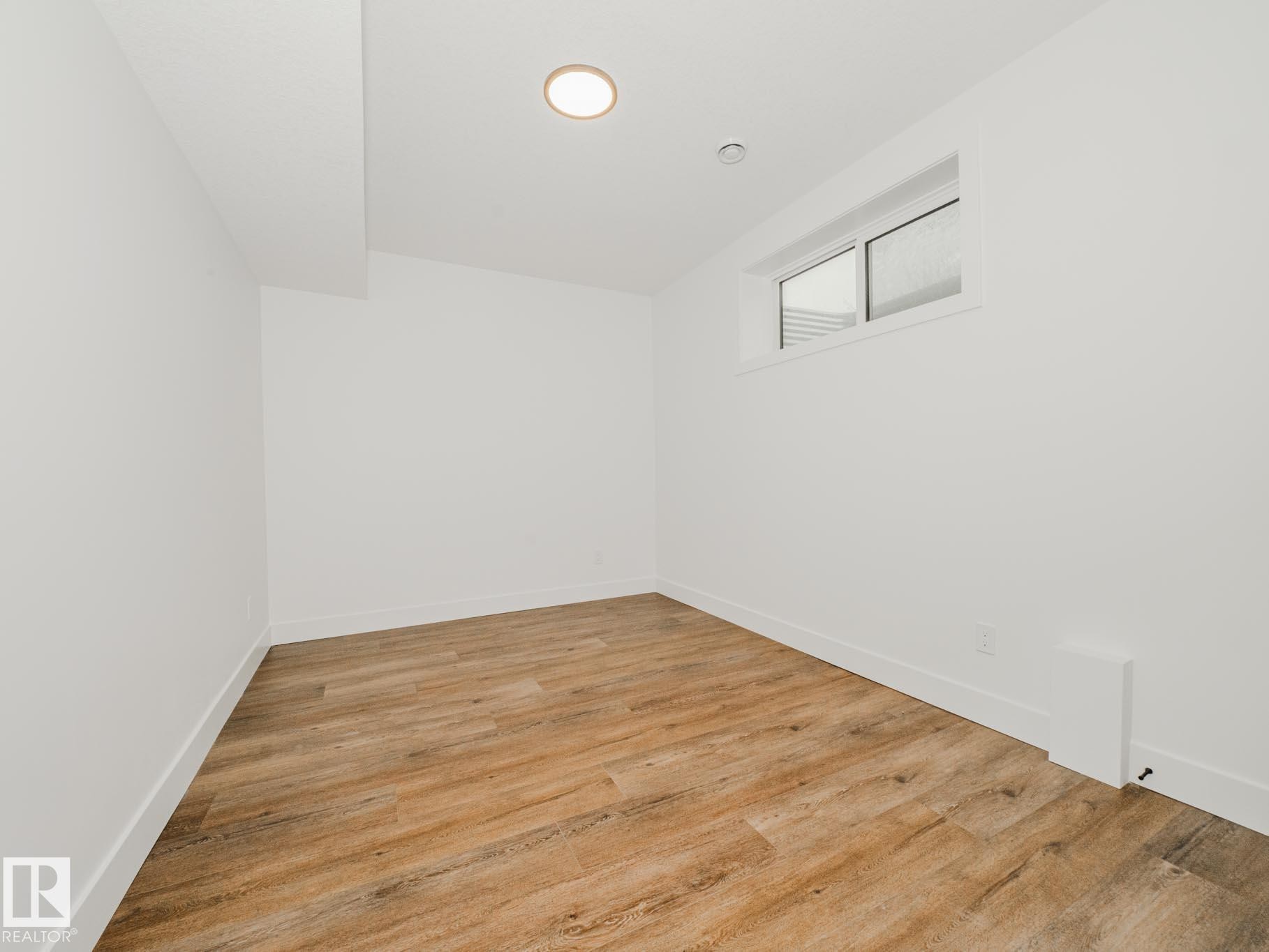 Edmonton, AB - Indoor Photo Showing Other Room