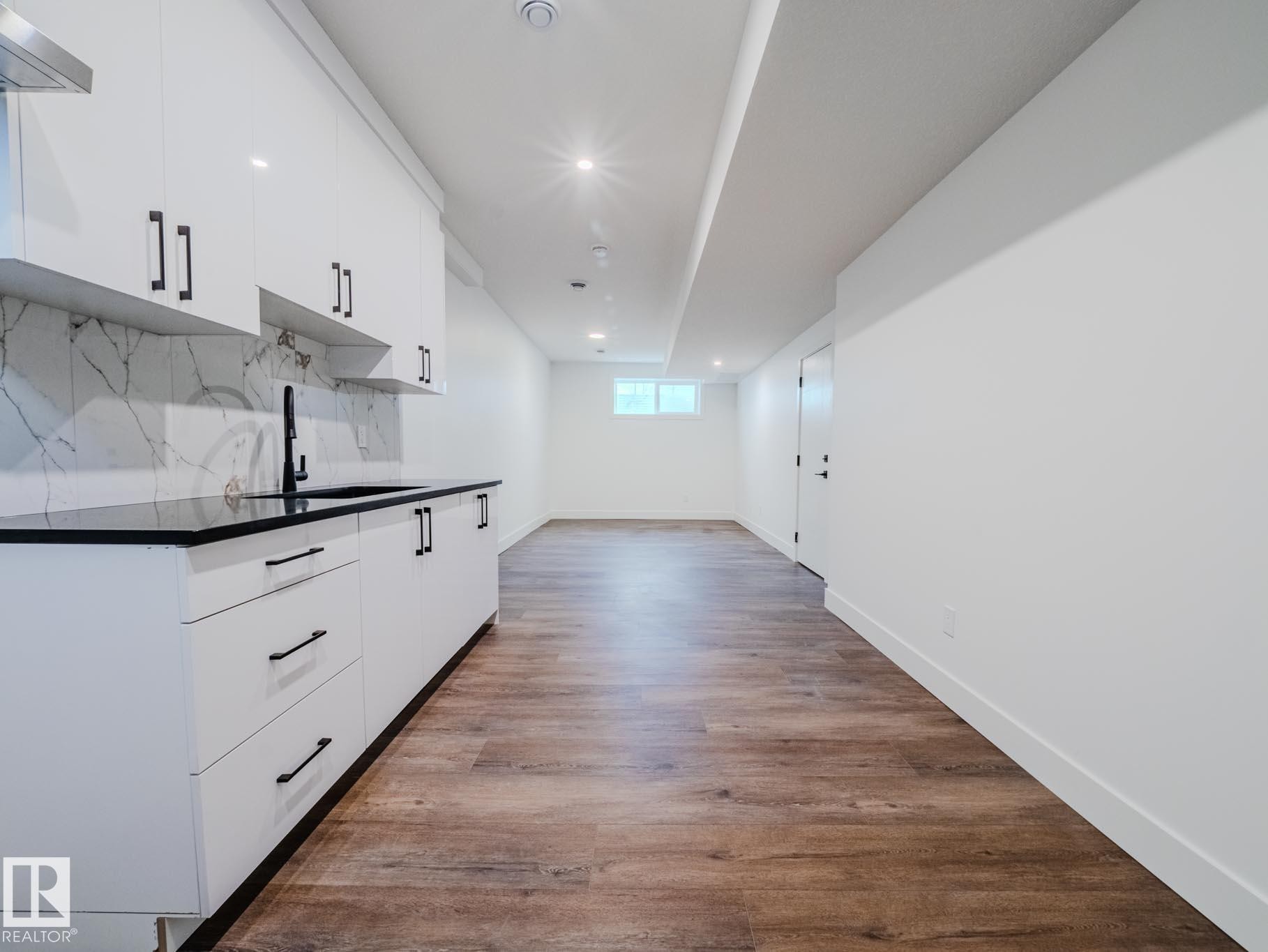 Edmonton, AB - Indoor Photo Showing Other Room