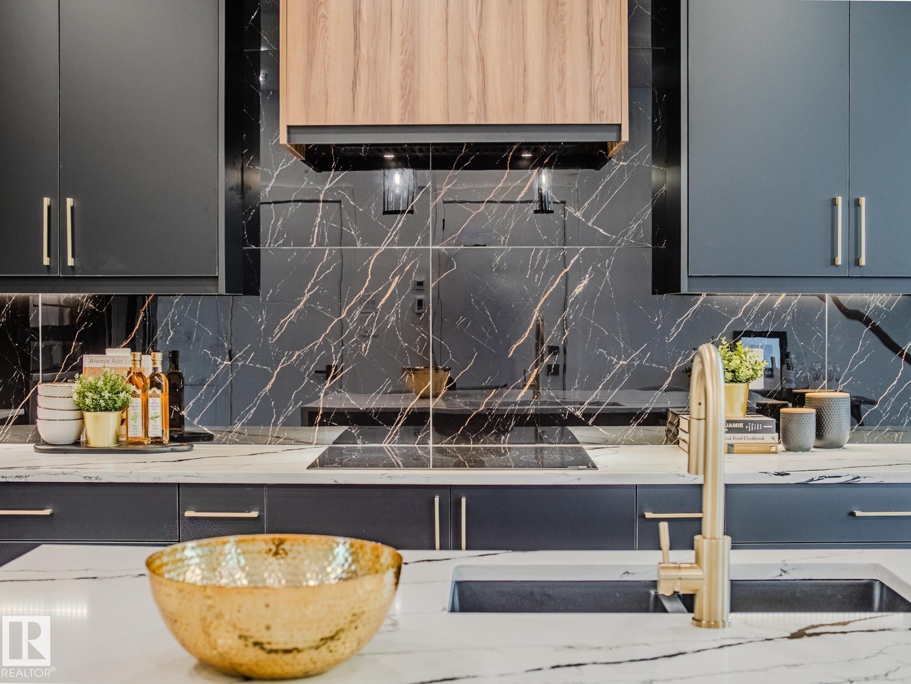 Edmonton, AB - Indoor Photo Showing Kitchen