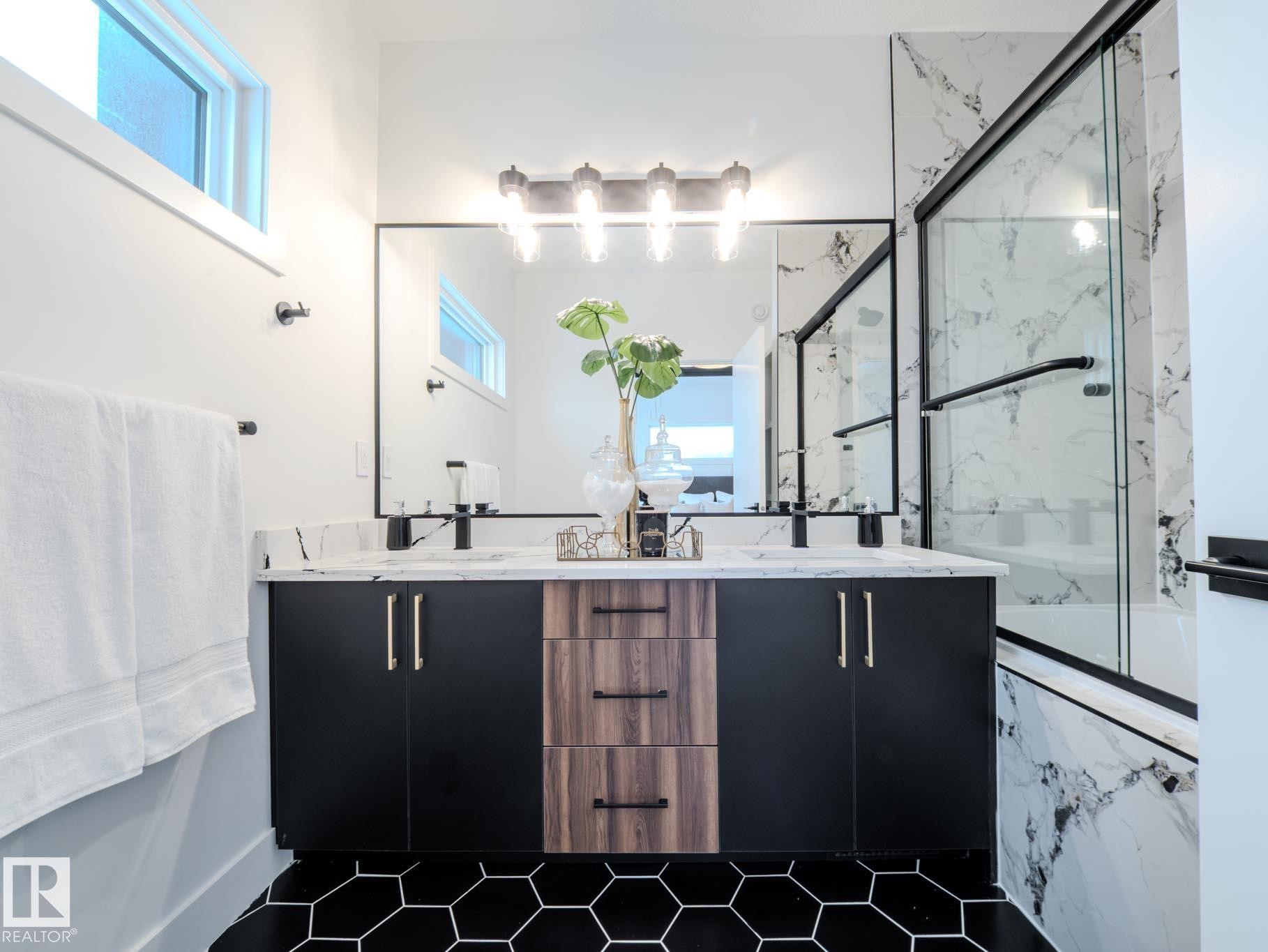 7607 98 Avenue, Edmonton, AB