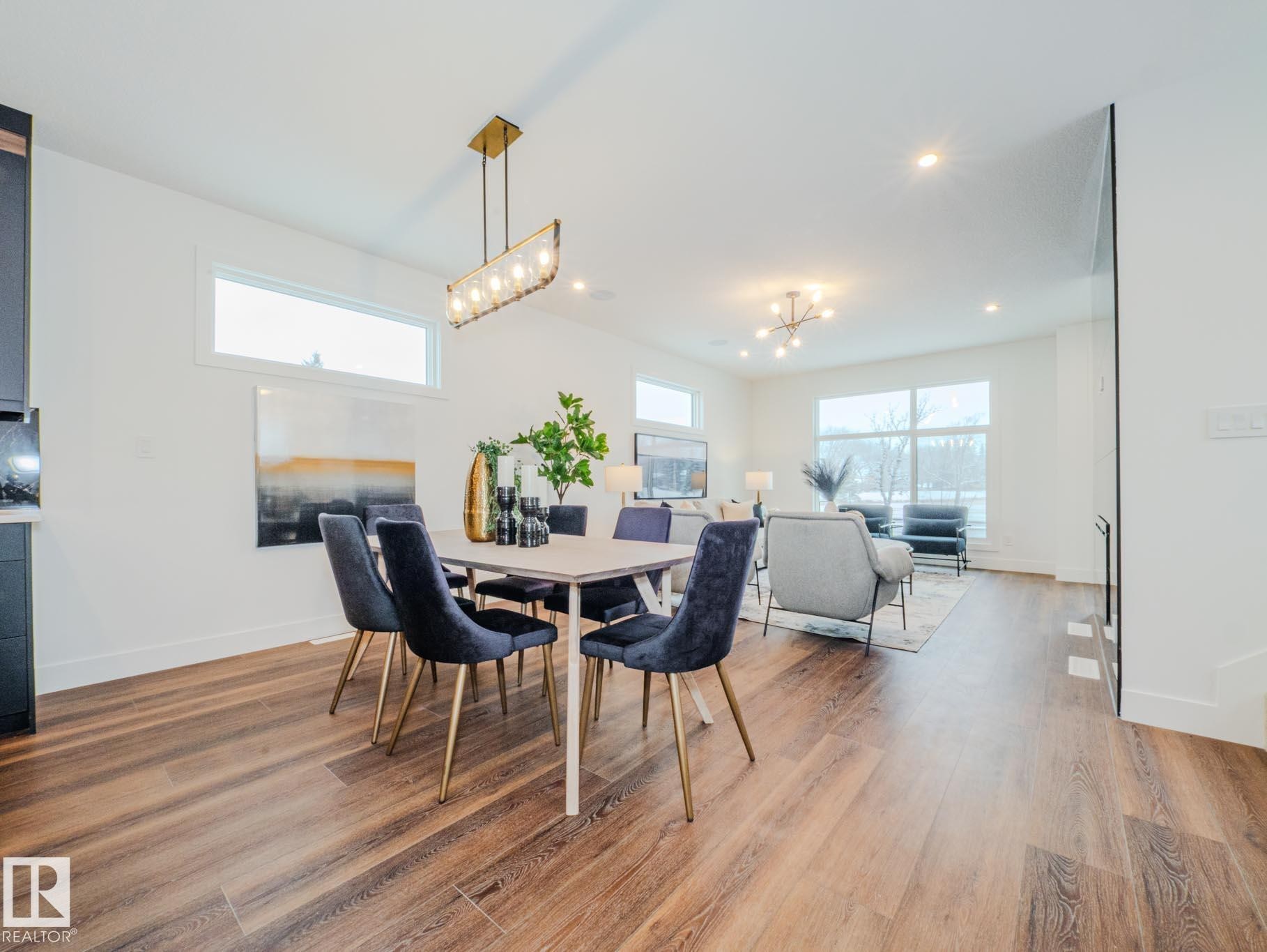 Edmonton, AB - Indoor Photo Showing Dining Room