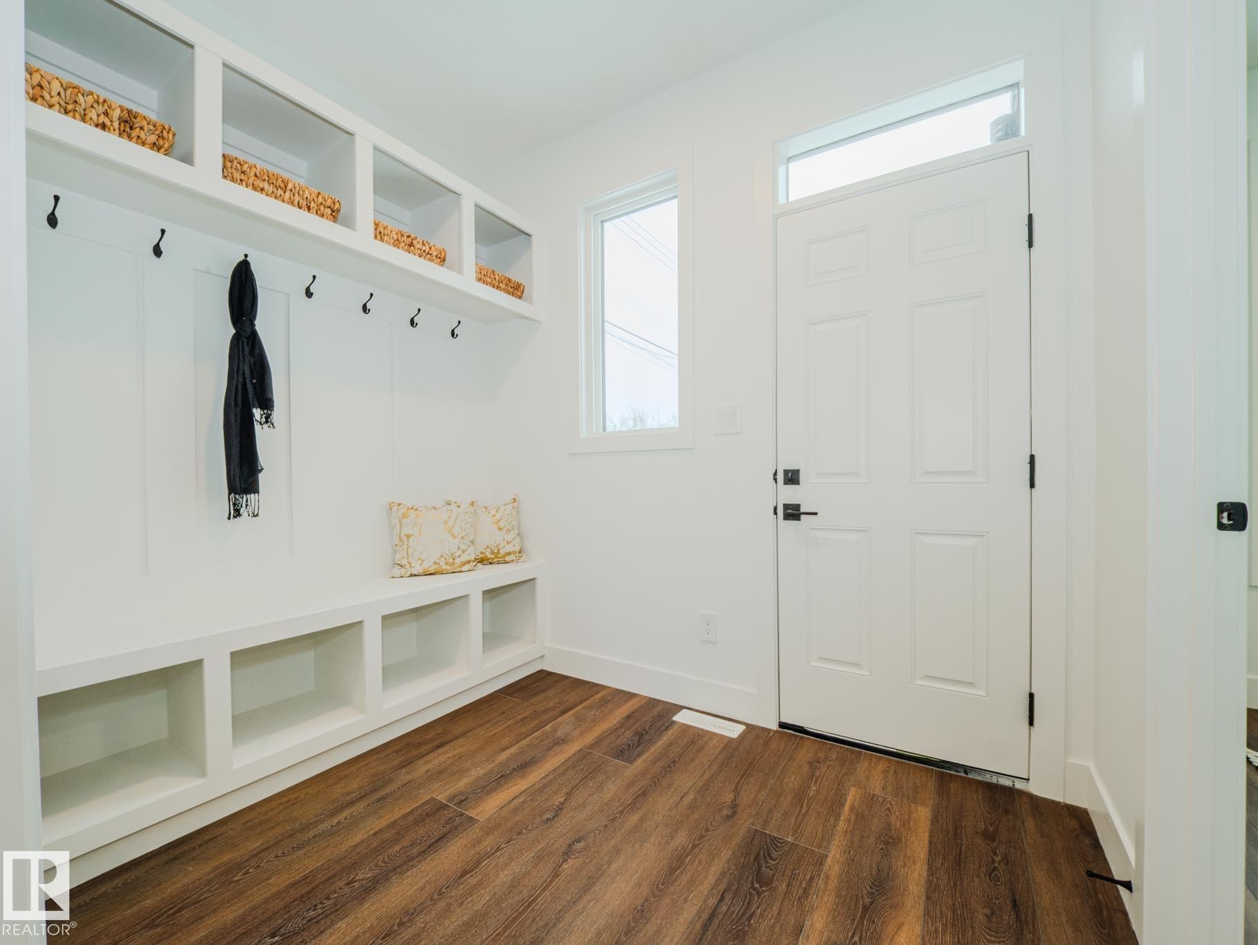 Edmonton, AB - Indoor Photo Showing Other Room