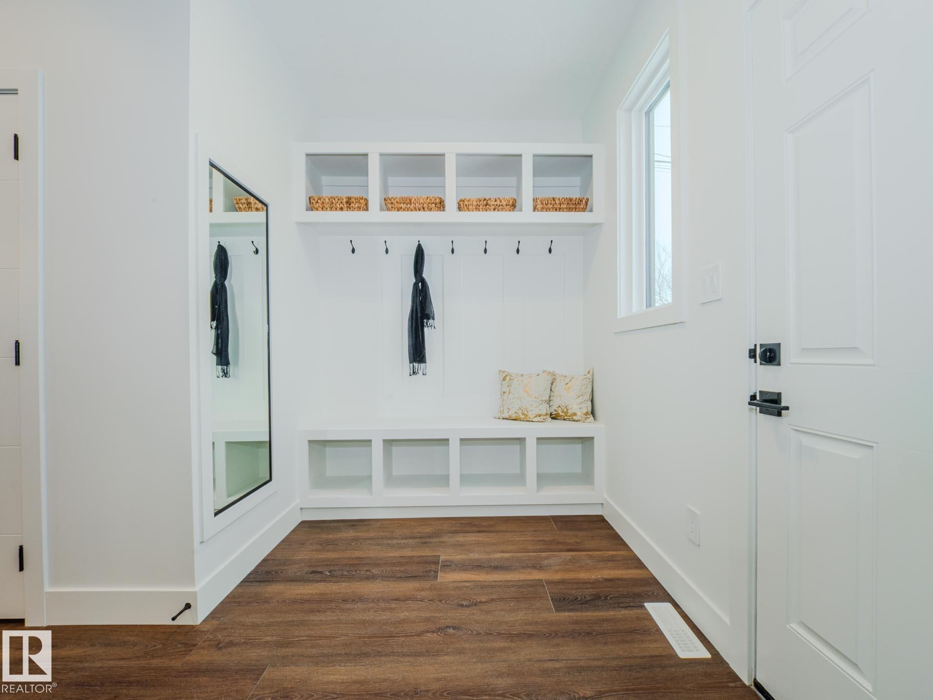 Edmonton, AB - Indoor Photo Showing Other Room