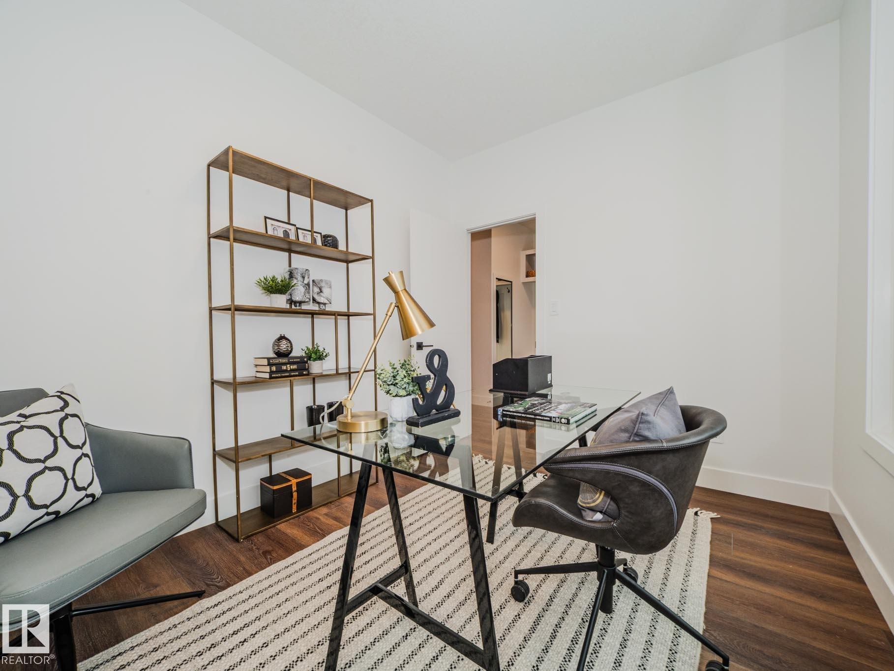 Edmonton, AB - Indoor Photo Showing Office