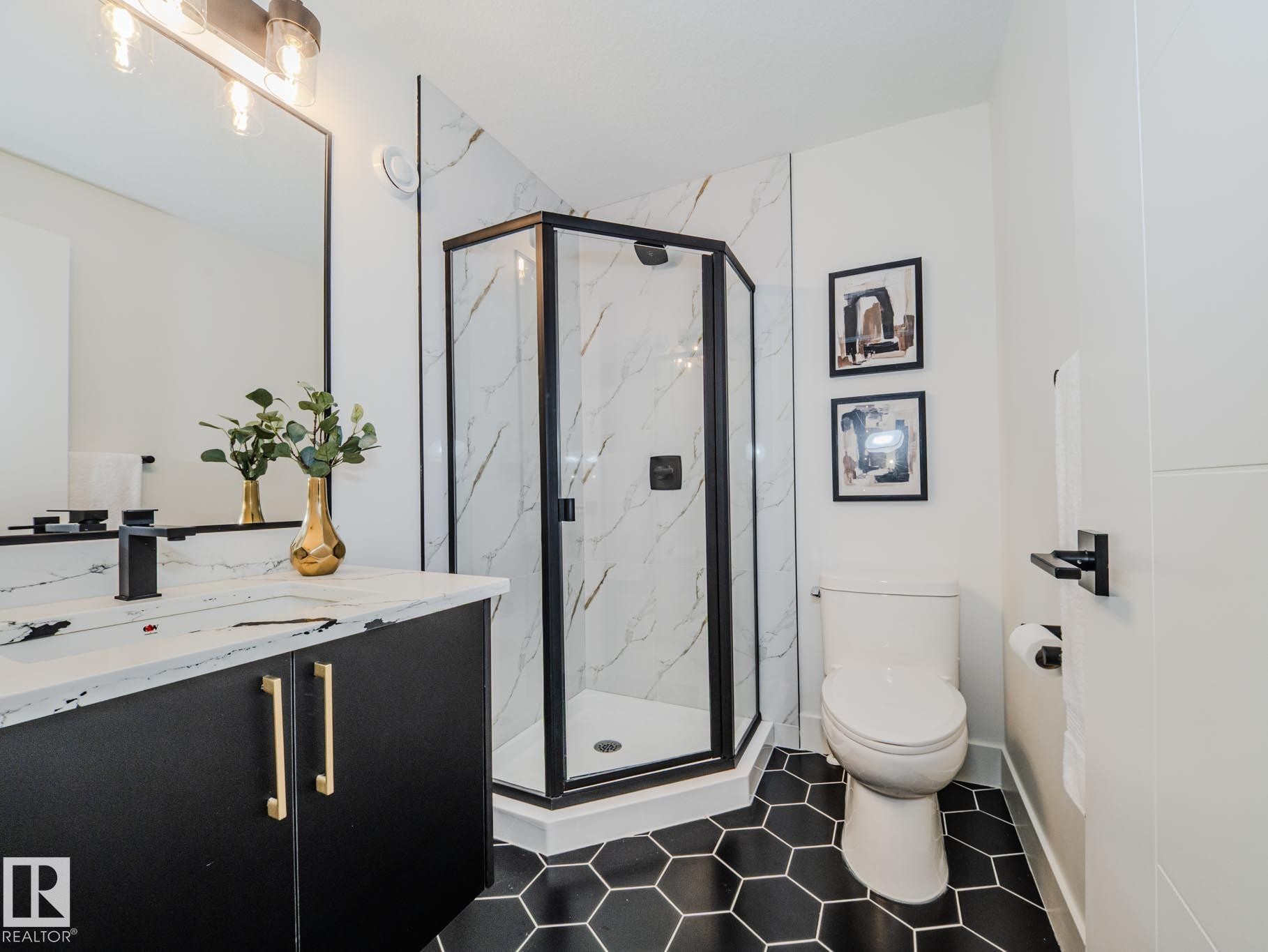 Edmonton, AB - Indoor Photo Showing Bathroom