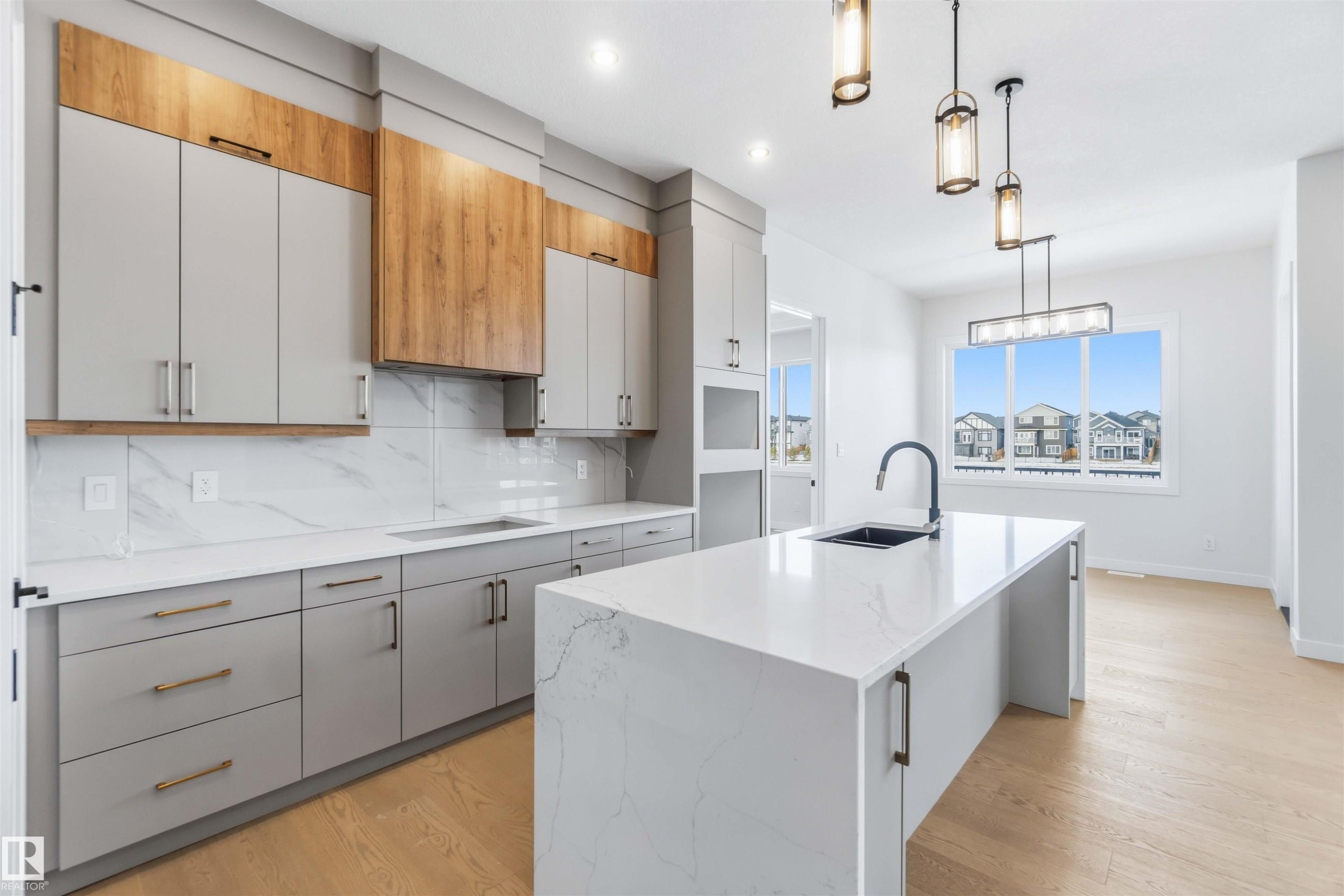 72 Eldridge Point(E), St. Albert, AB - Indoor Photo Showing Kitchen With Upgraded Kitchen