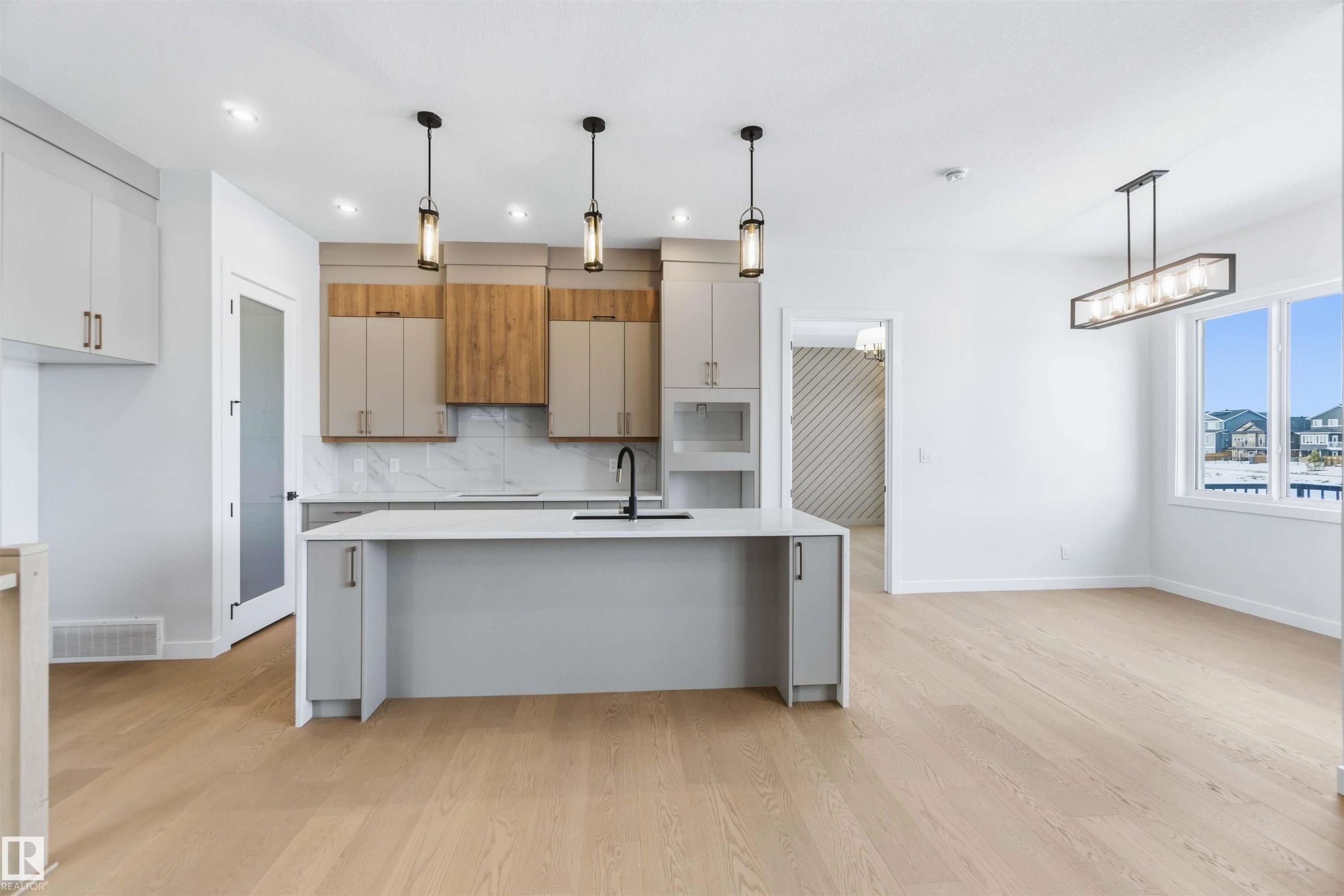72 Eldridge Point(E), St. Albert, AB - Indoor Photo Showing Kitchen With Upgraded Kitchen
