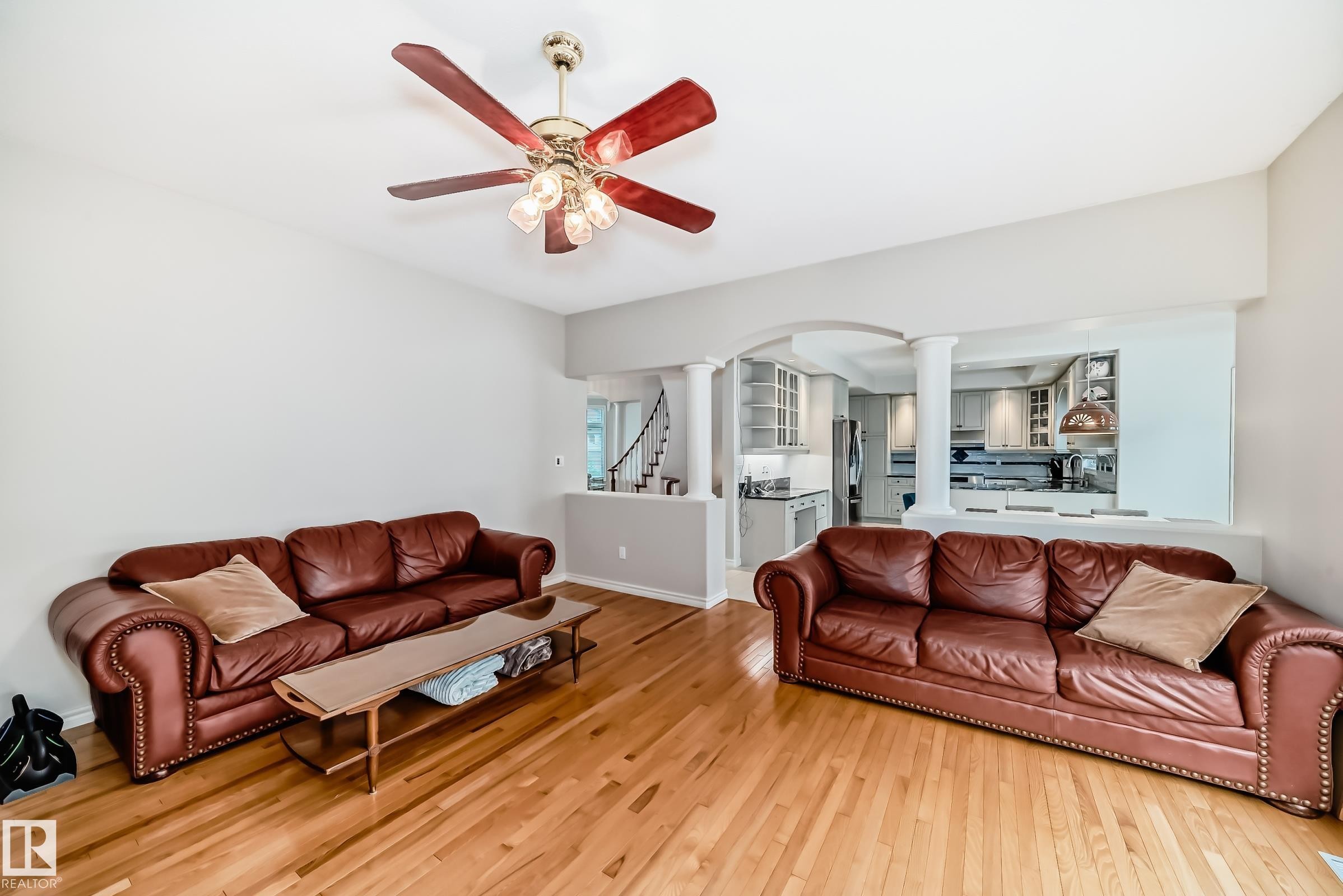 946 Wallbridge Place, Edmonton, AB - Indoor Photo Showing Living Room