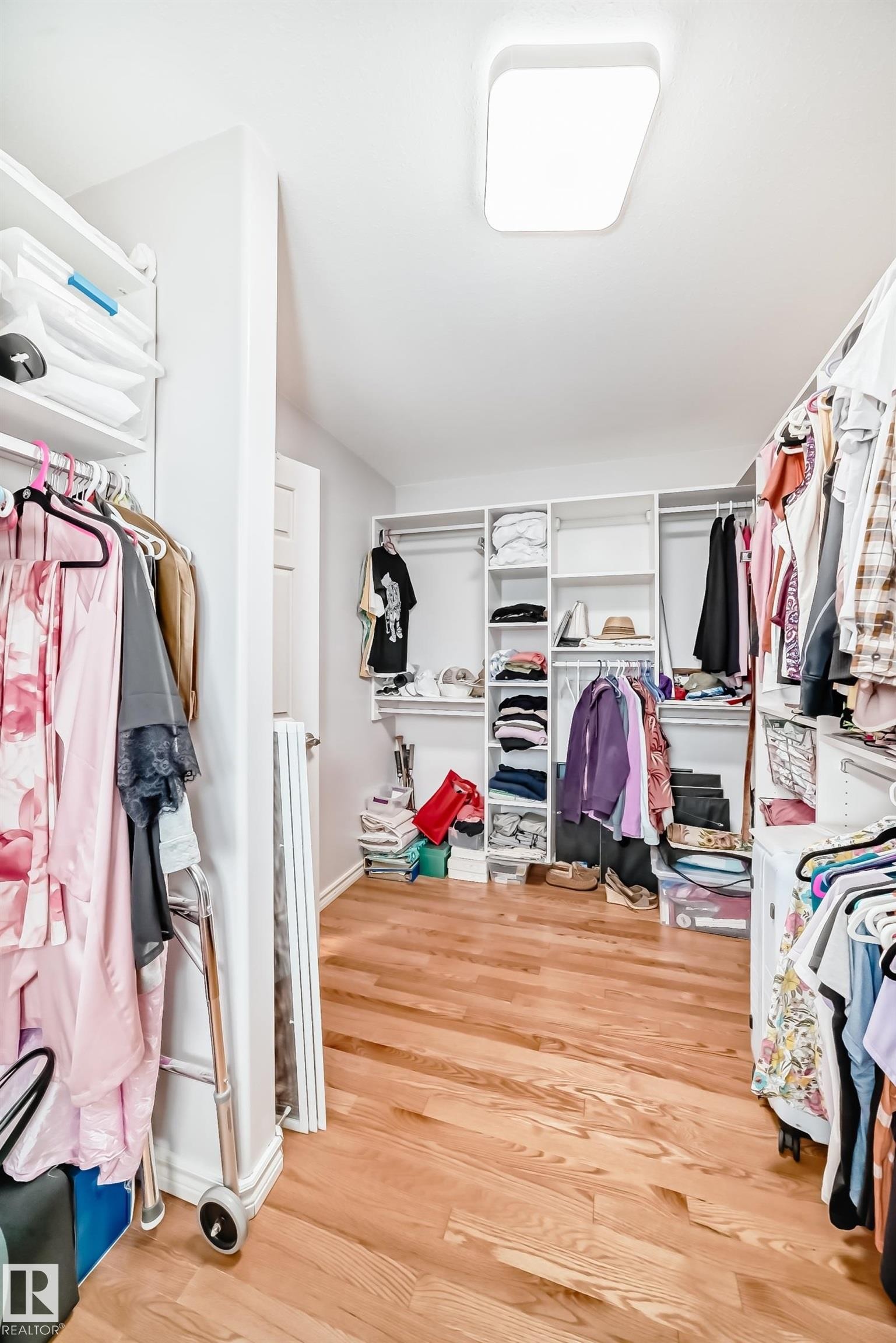 946 Wallbridge Place, Edmonton, AB - Indoor With Storage