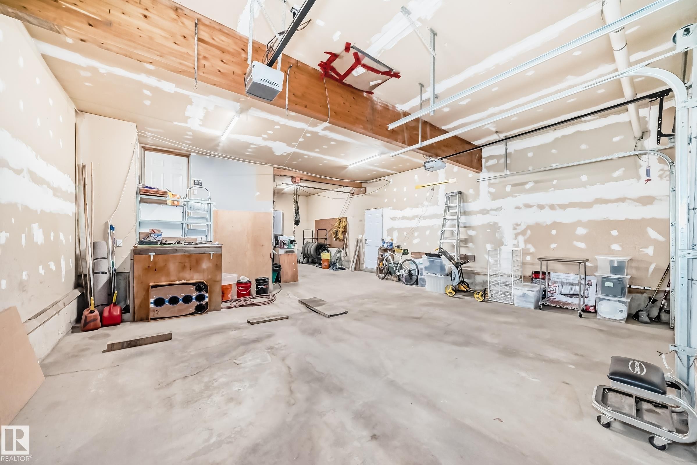 946 Wallbridge Place, Edmonton, AB - Indoor Photo Showing Garage
