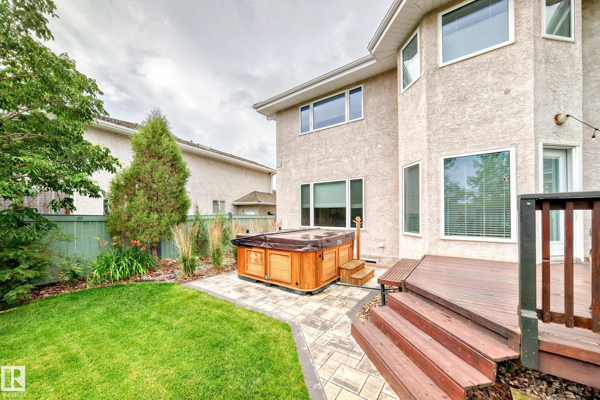 946 Wallbridge Place, Edmonton, AB - Outdoor With Exterior