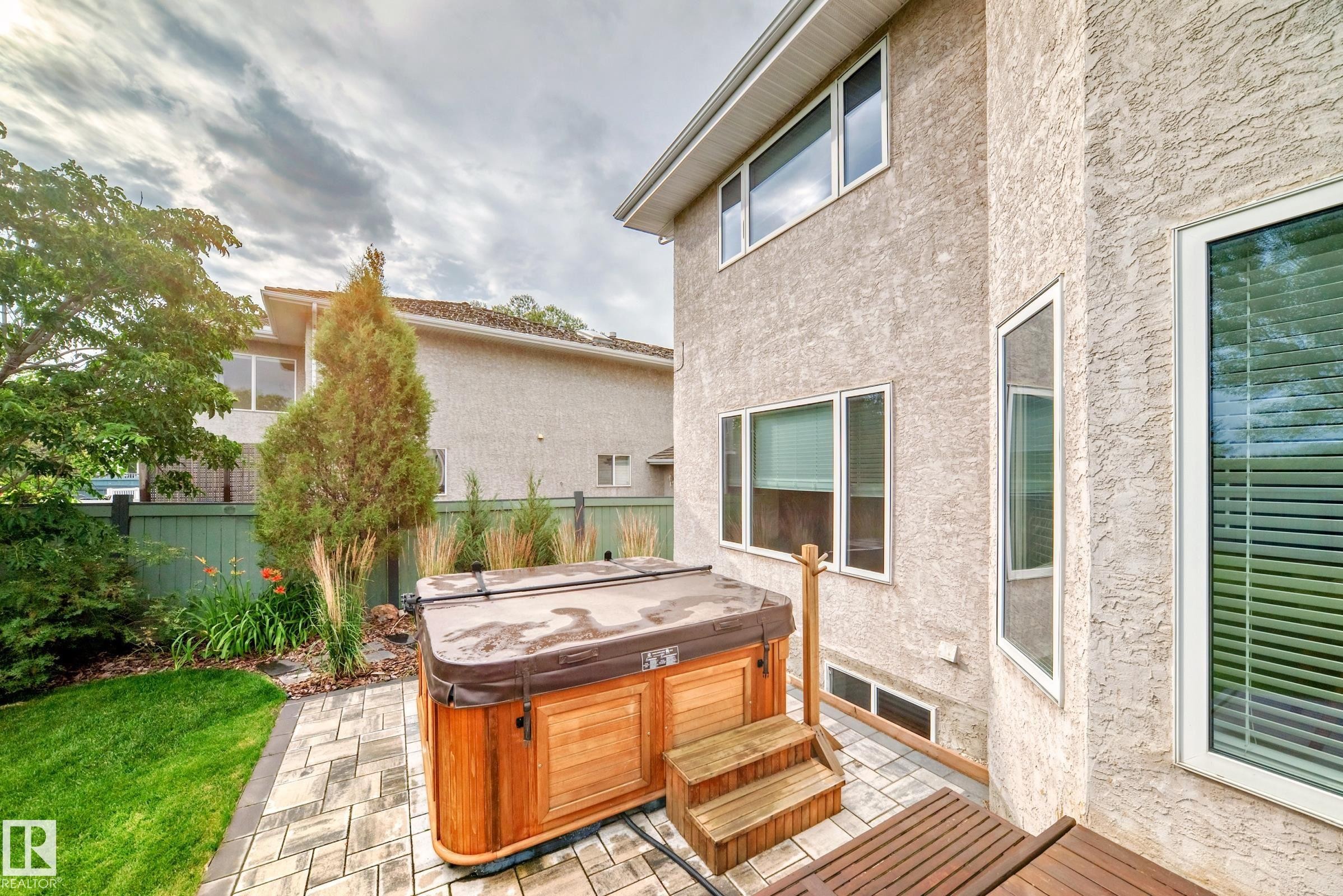 946 Wallbridge Place, Edmonton, AB - Outdoor With Exterior