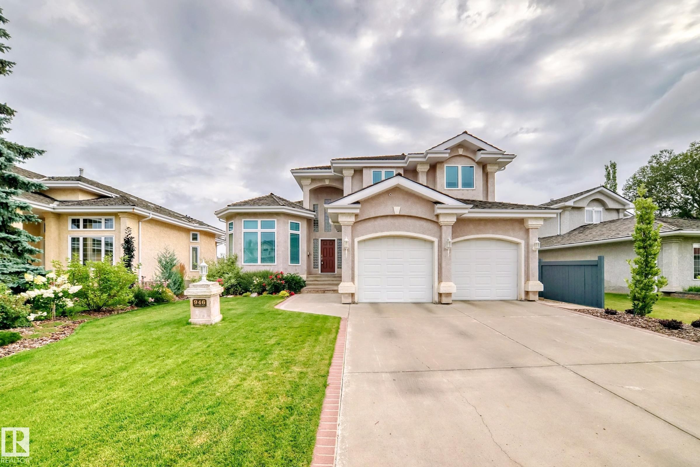 946 Wallbridge Place, Edmonton, AB - Outdoor With Facade