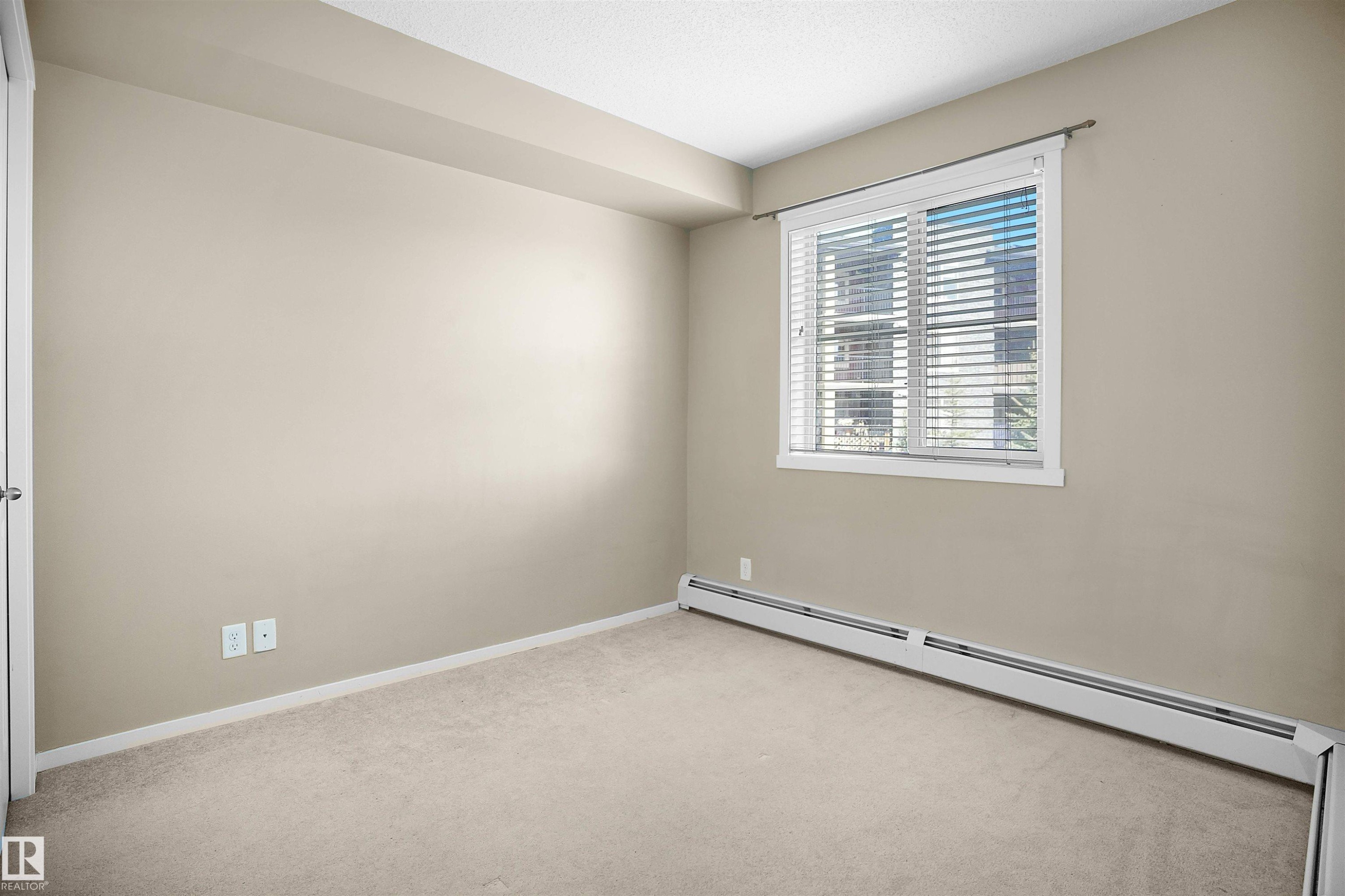 216 3315 James Mowatt Trail, Edmonton, AB - Indoor Photo Showing Other Room