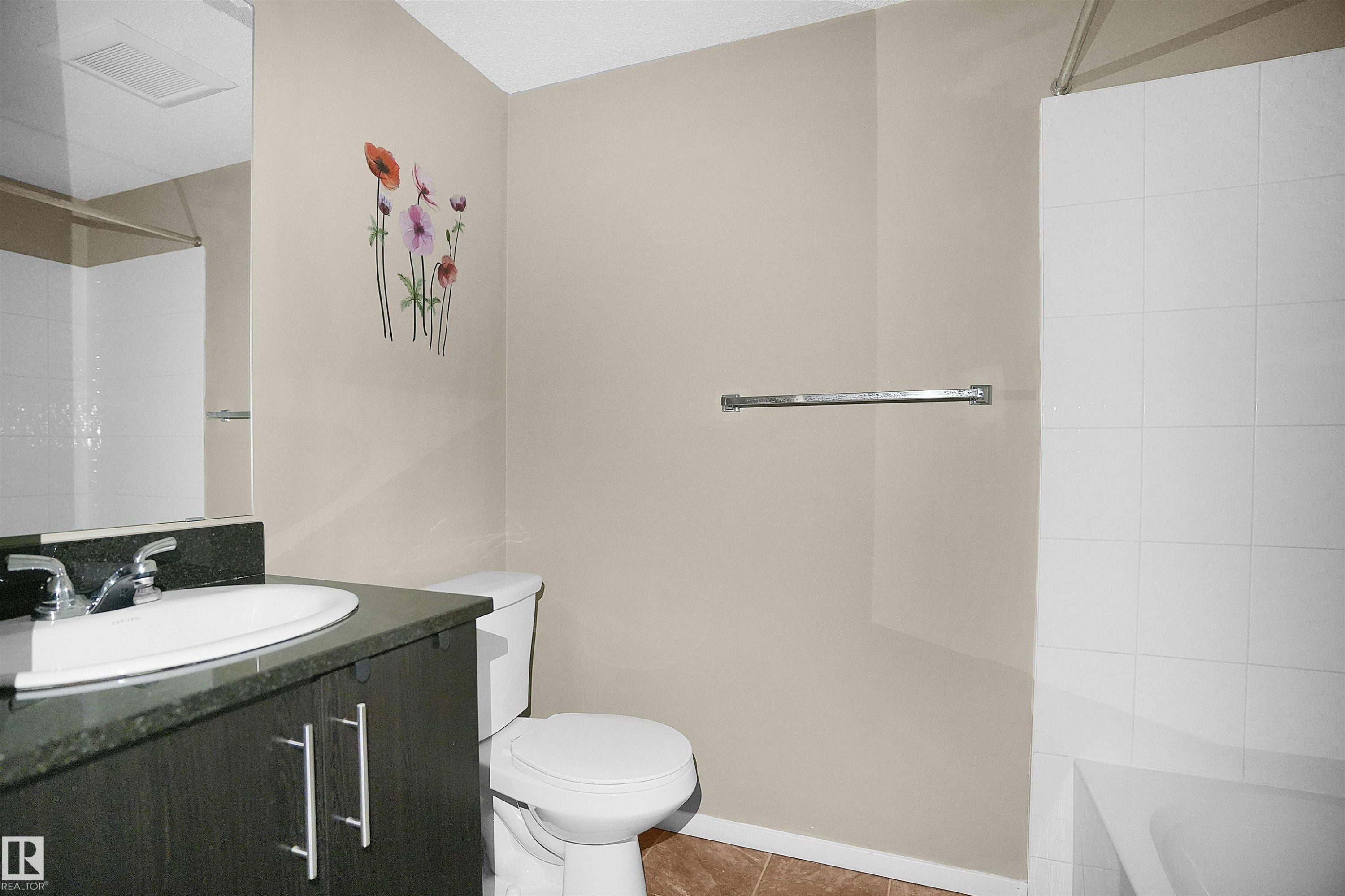216 3315 James Mowatt Trail, Edmonton, AB - Indoor Photo Showing Bathroom