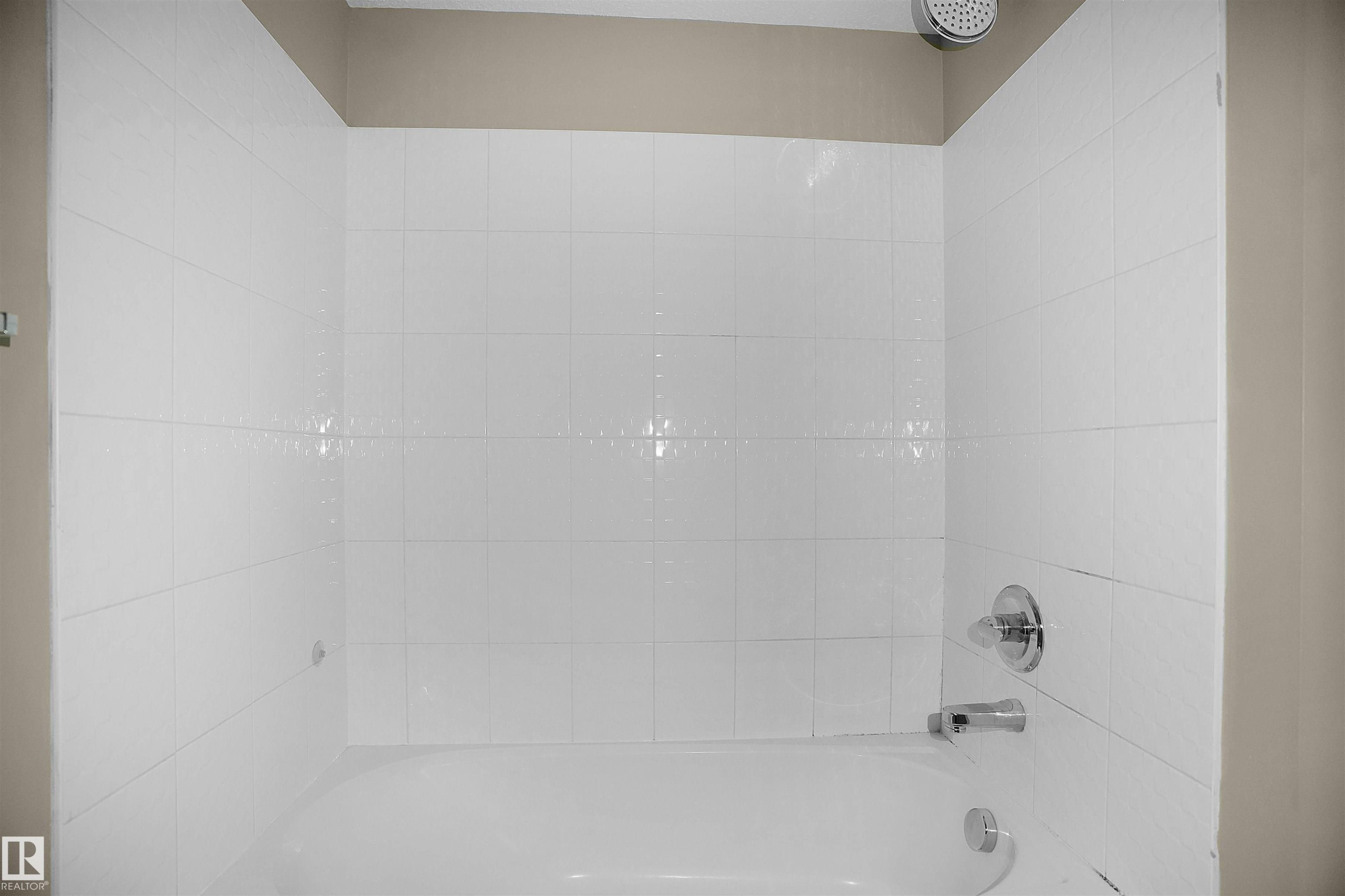 216 3315 James Mowatt Trail, Edmonton, AB - Indoor Photo Showing Bathroom