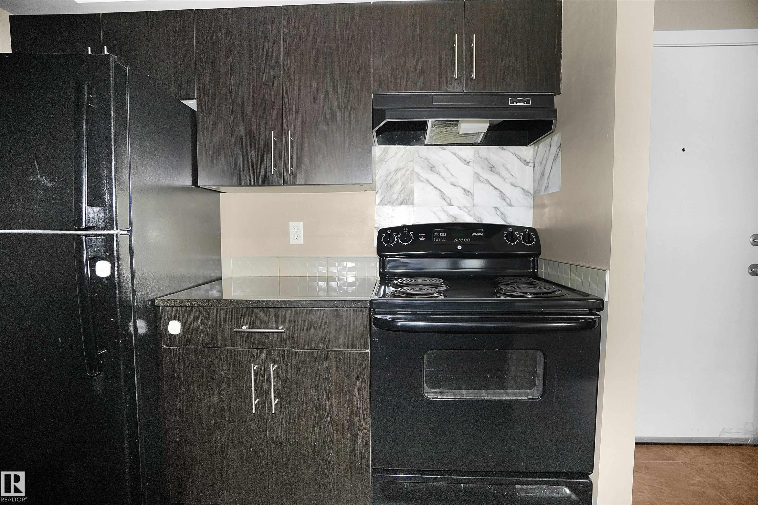 216 3315 James Mowatt Trail, Edmonton, AB - Indoor Photo Showing Kitchen