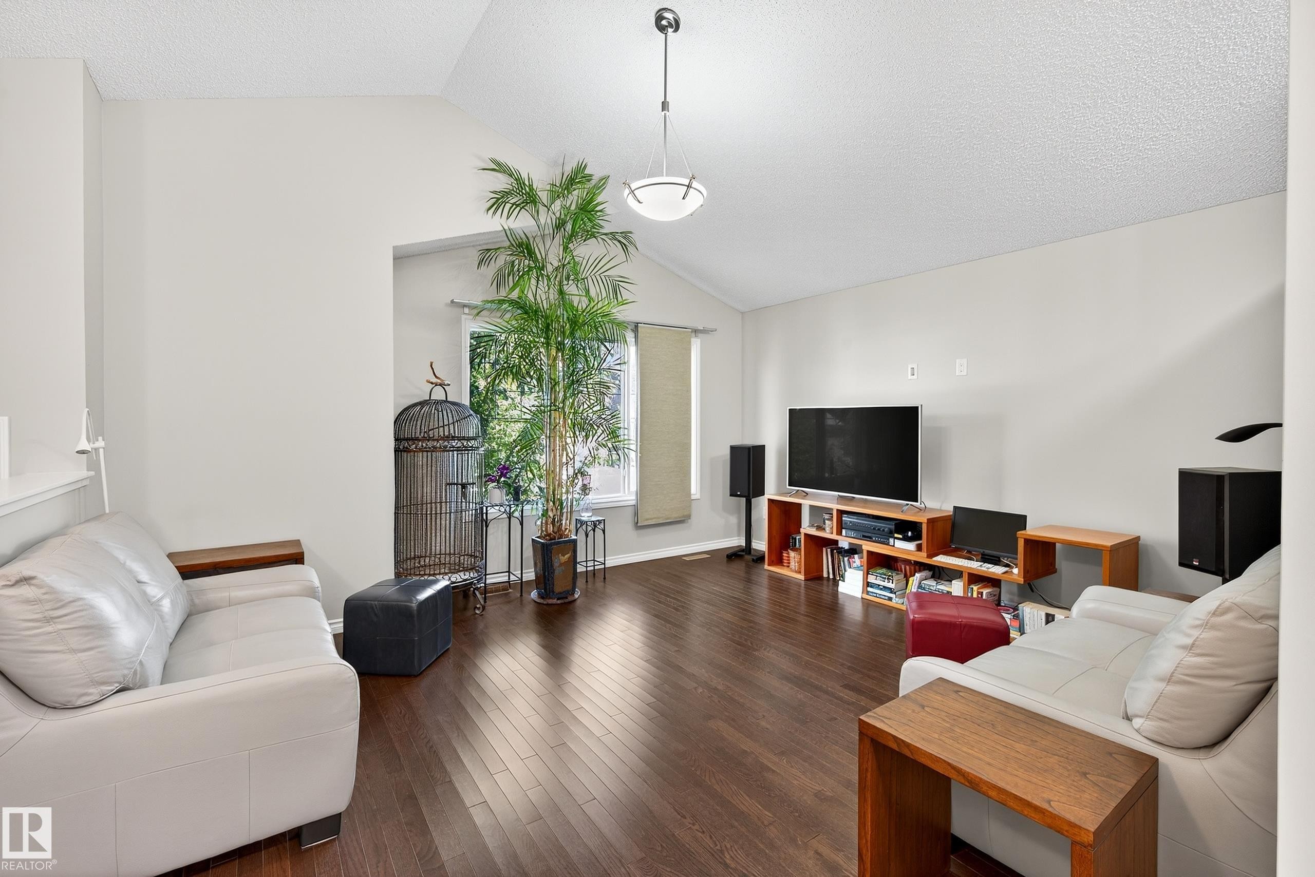 3327 Weidle Way, Edmonton, AB - Indoor Photo Showing Living Room