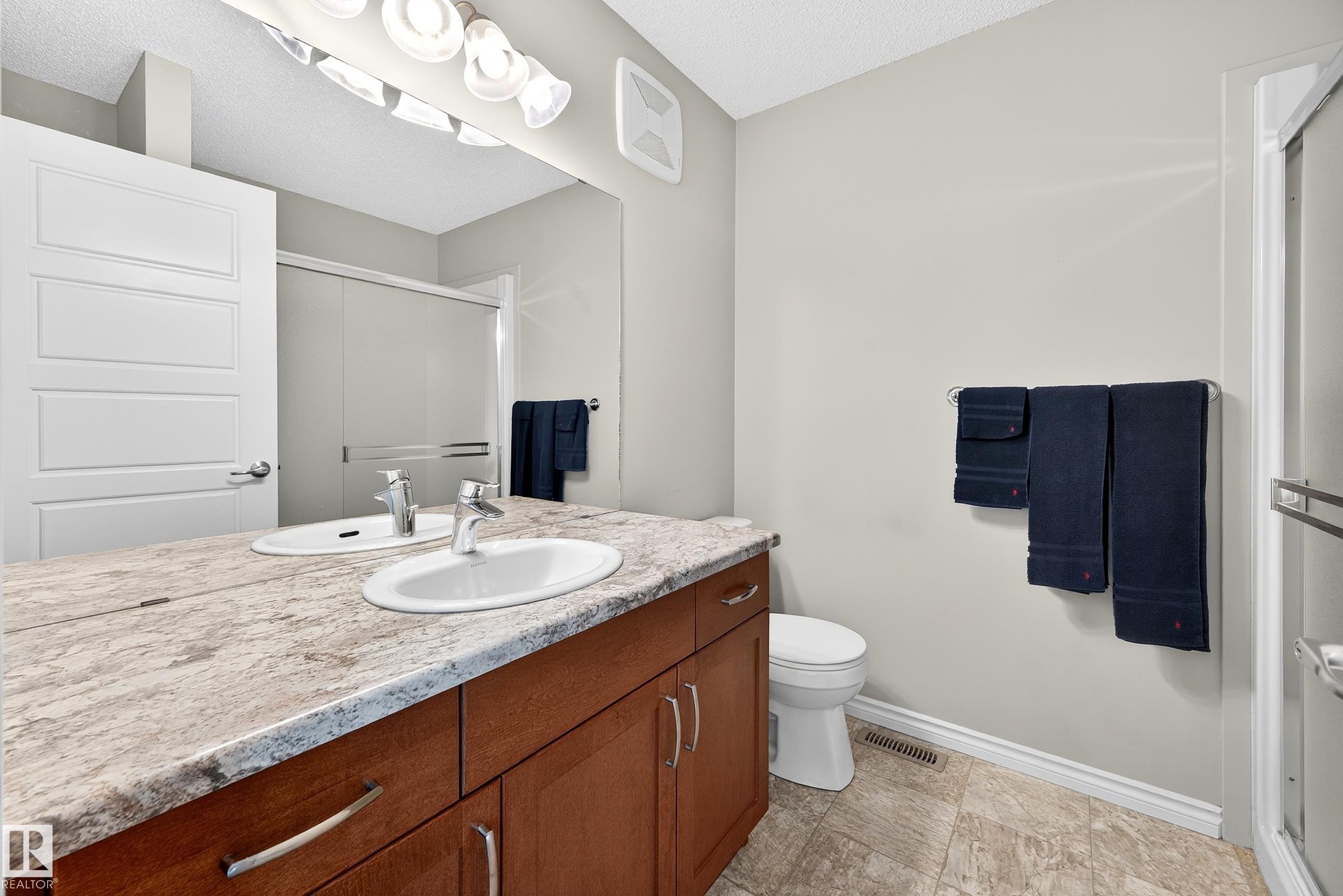 3327 Weidle Way, Edmonton, AB - Indoor Photo Showing Bathroom