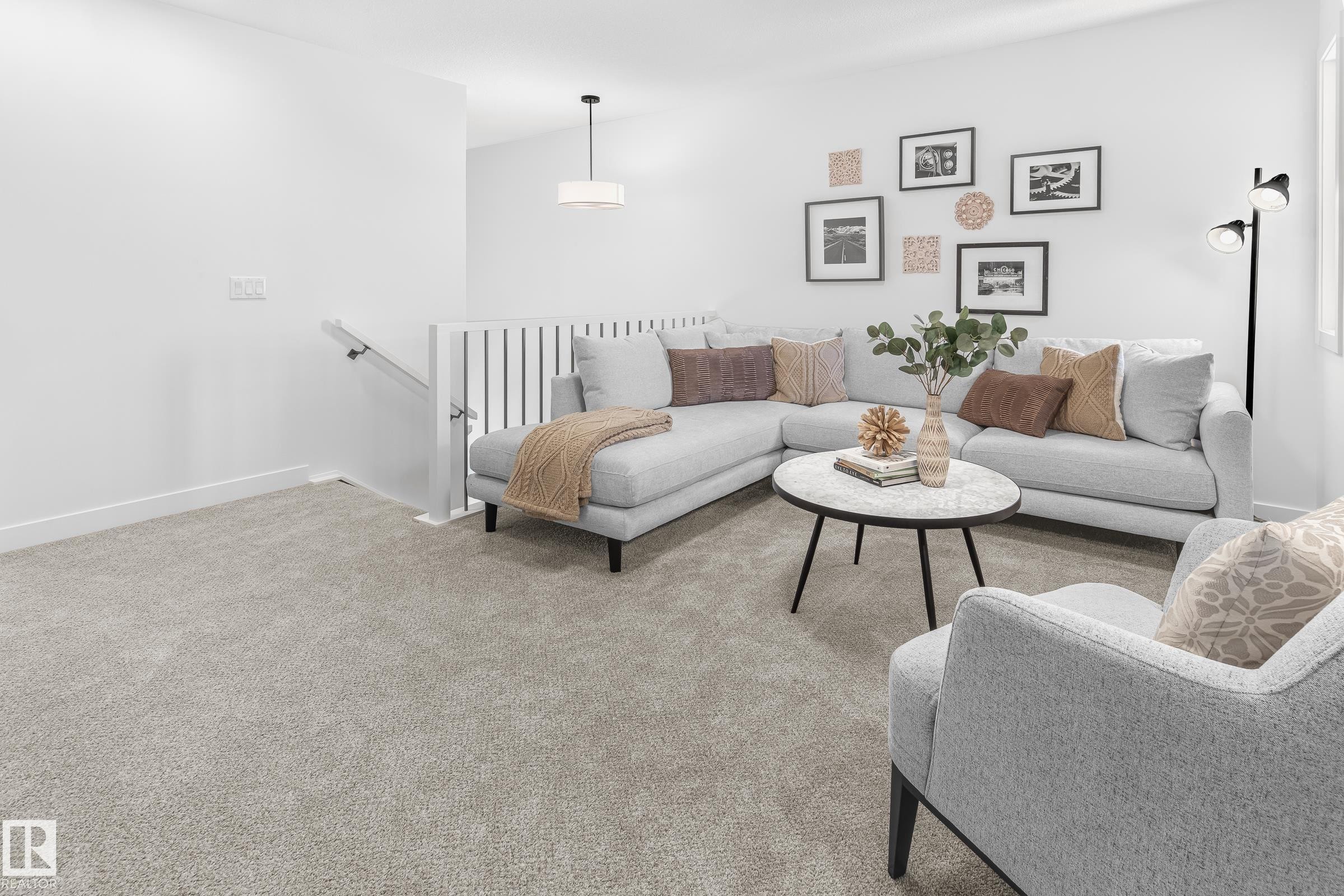 5669 Hawthorn Way, Edmonton, AB - Indoor Photo Showing Living Room