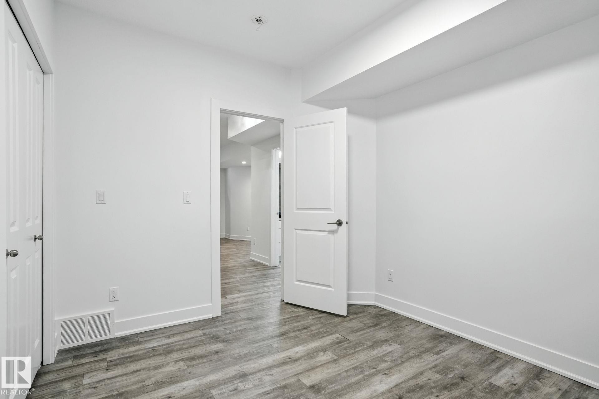 971 Summerside Link, Edmonton, AB - Indoor Photo Showing Other Room