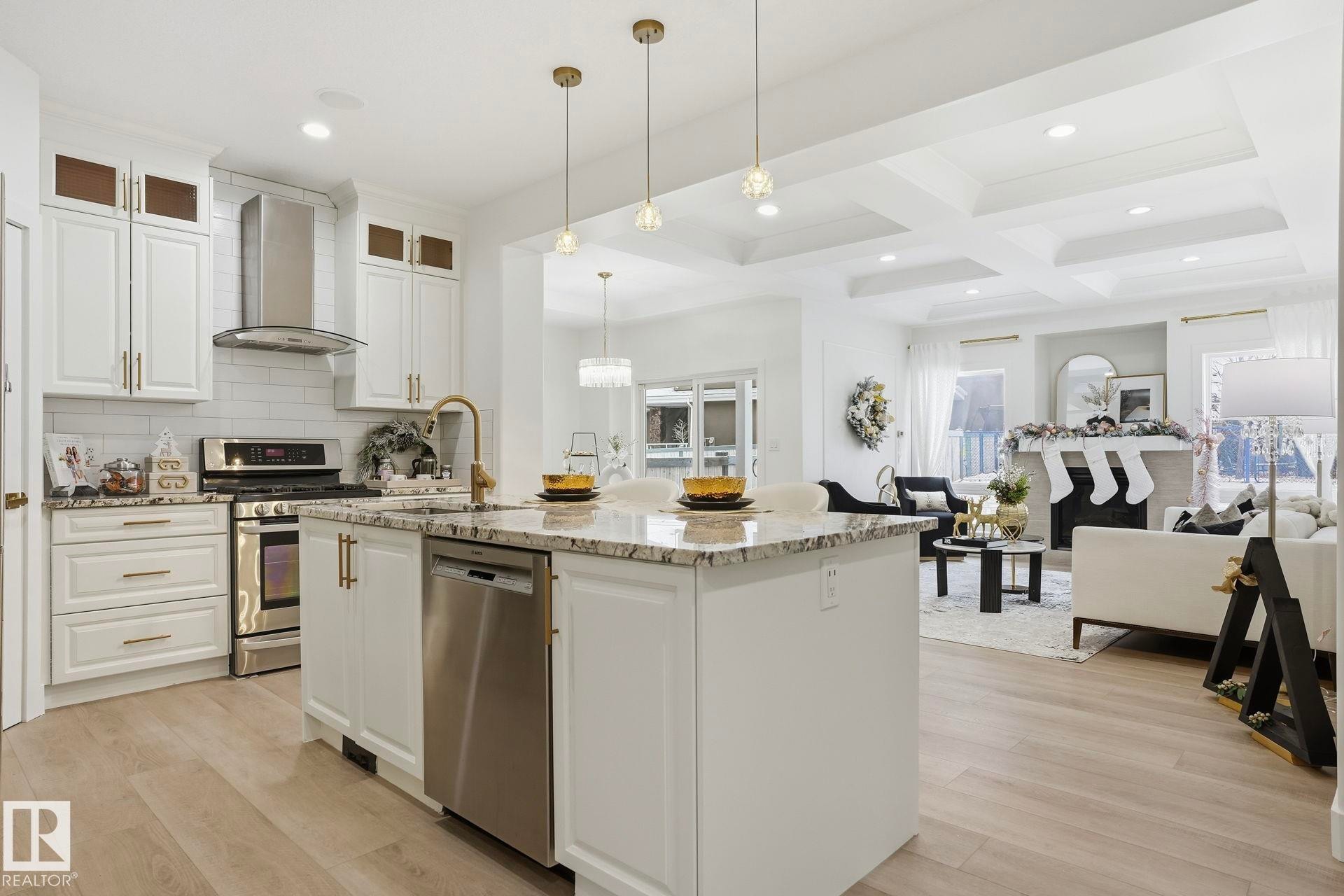 971 Summerside Link, Edmonton, AB - Indoor Photo Showing Kitchen With Upgraded Kitchen