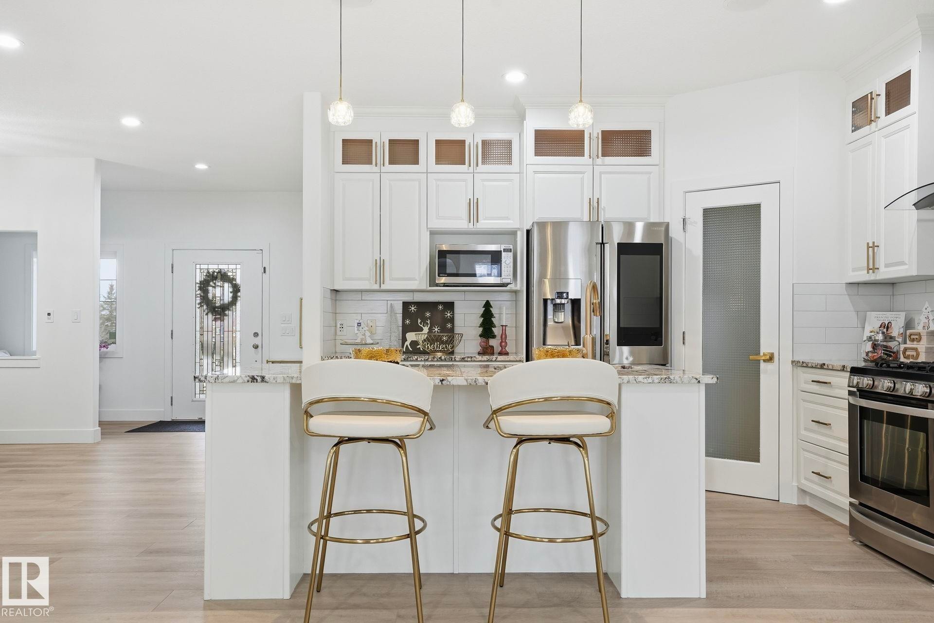 971 Summerside Link, Edmonton, AB - Indoor Photo Showing Kitchen With Upgraded Kitchen