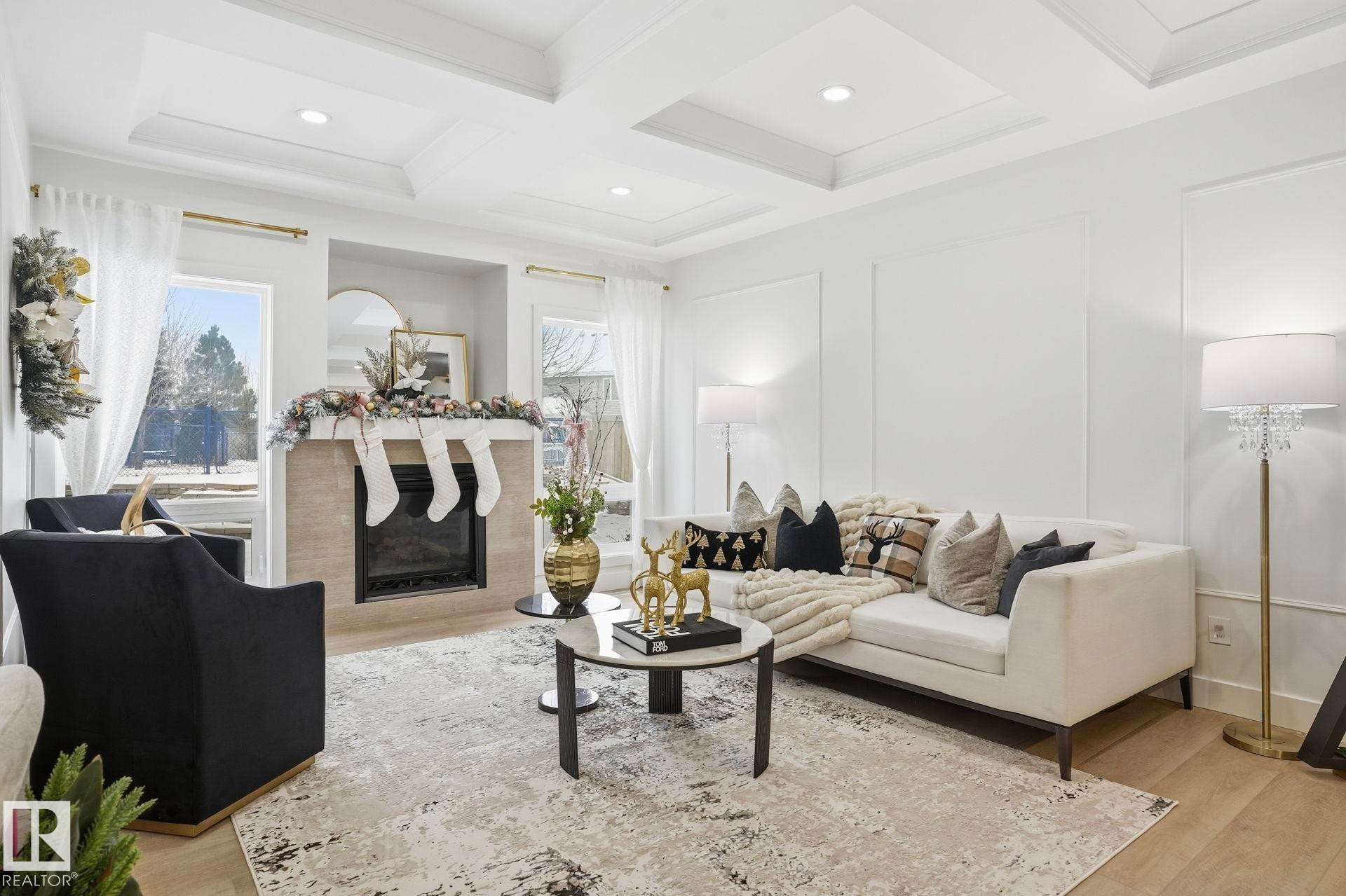 971 Summerside Link, Edmonton, AB - Indoor Photo Showing Living Room