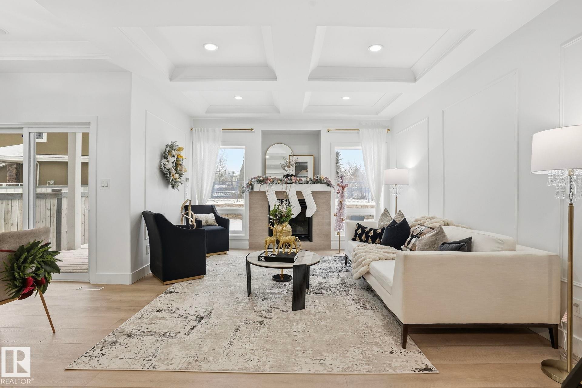 971 Summerside Link, Edmonton, AB - Indoor Photo Showing Living Room