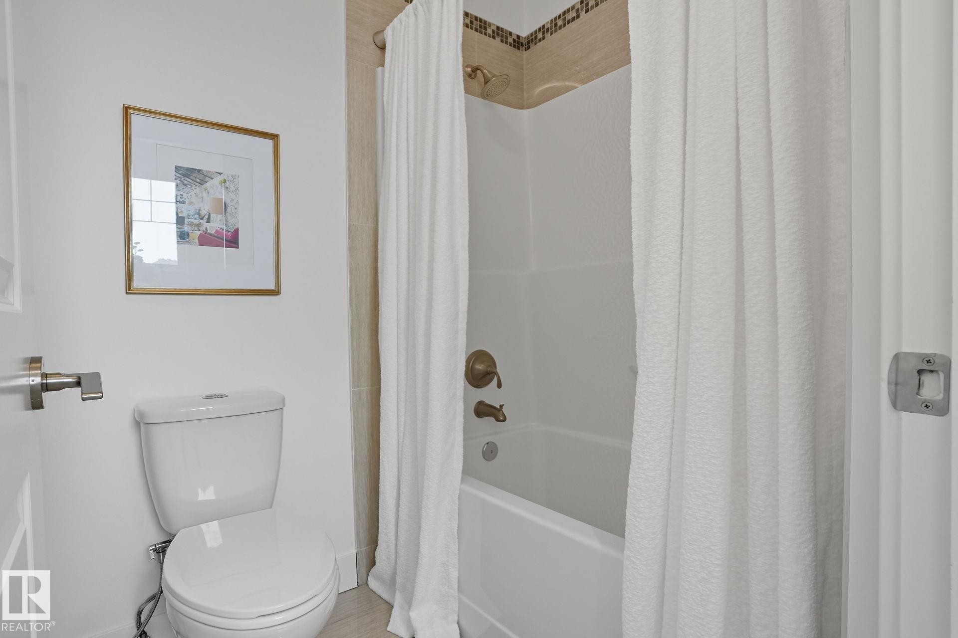 971 Summerside Link, Edmonton, AB - Indoor Photo Showing Bathroom