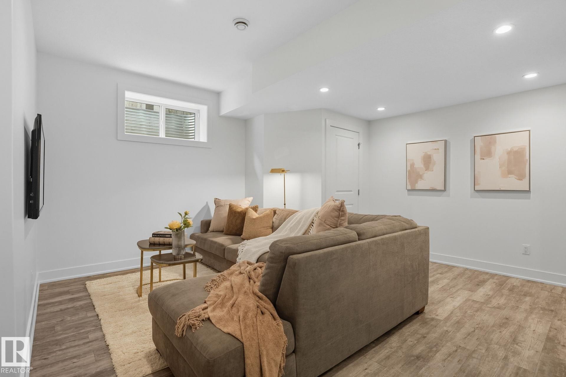 971 Summerside Link, Edmonton, AB - Indoor Photo Showing Other Room