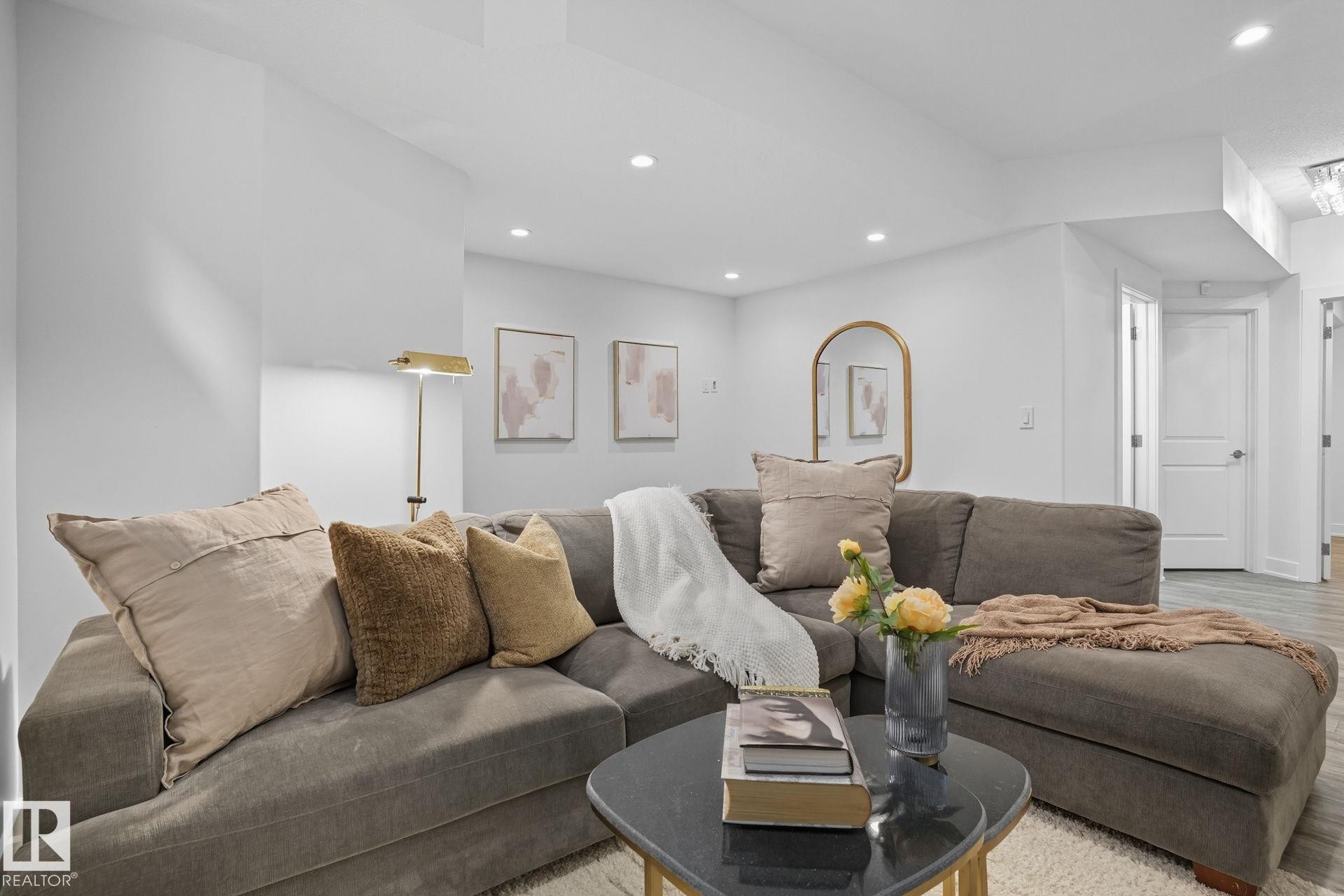 971 Summerside Link, Edmonton, AB - Indoor Photo Showing Living Room