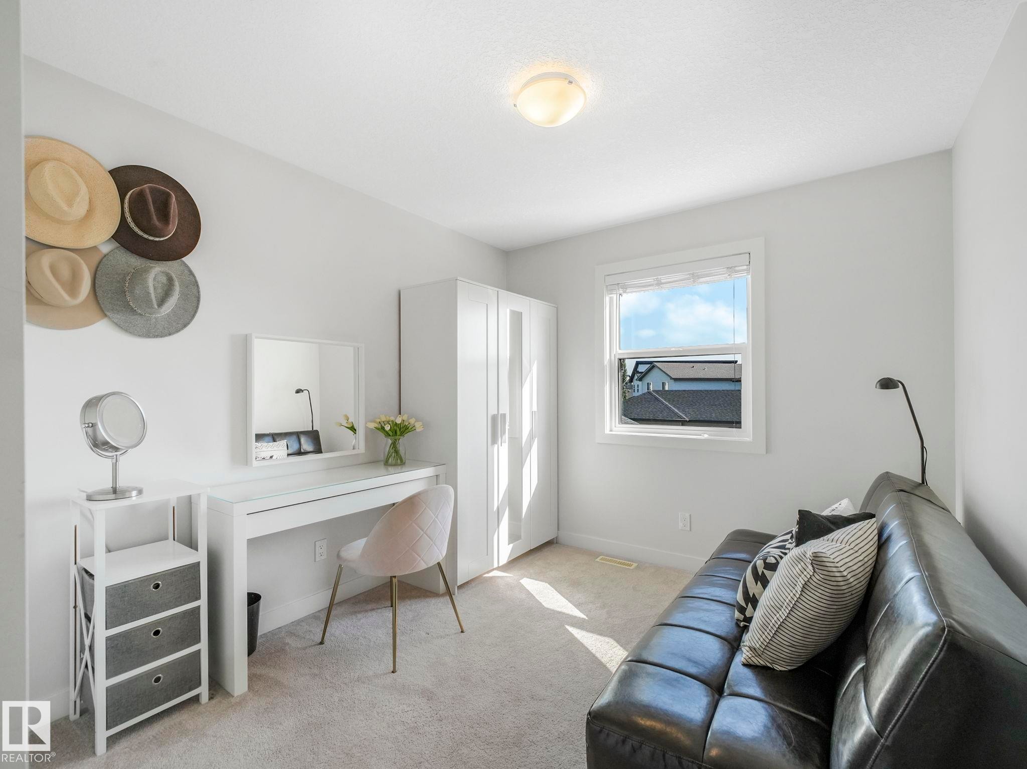 6693 Cardinal Road, Edmonton, AB - Indoor