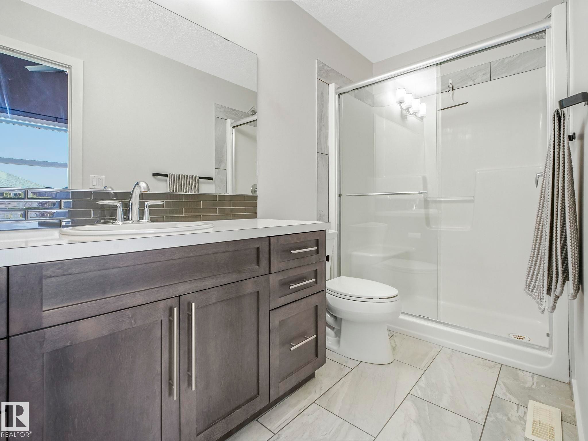 6693 Cardinal Road, Edmonton, AB - Indoor Photo Showing Bathroom