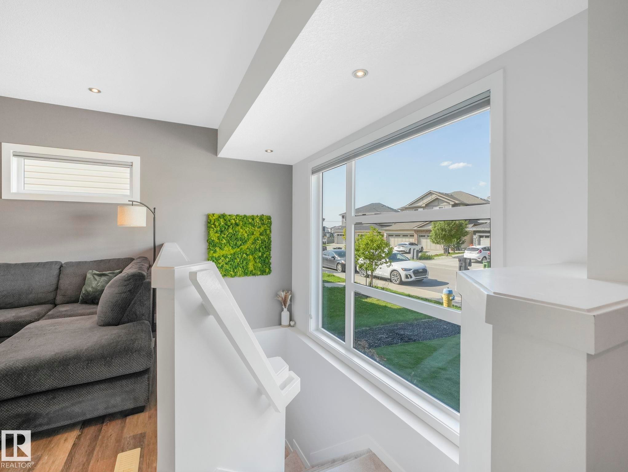 6693 Cardinal Road, Edmonton, AB - Indoor