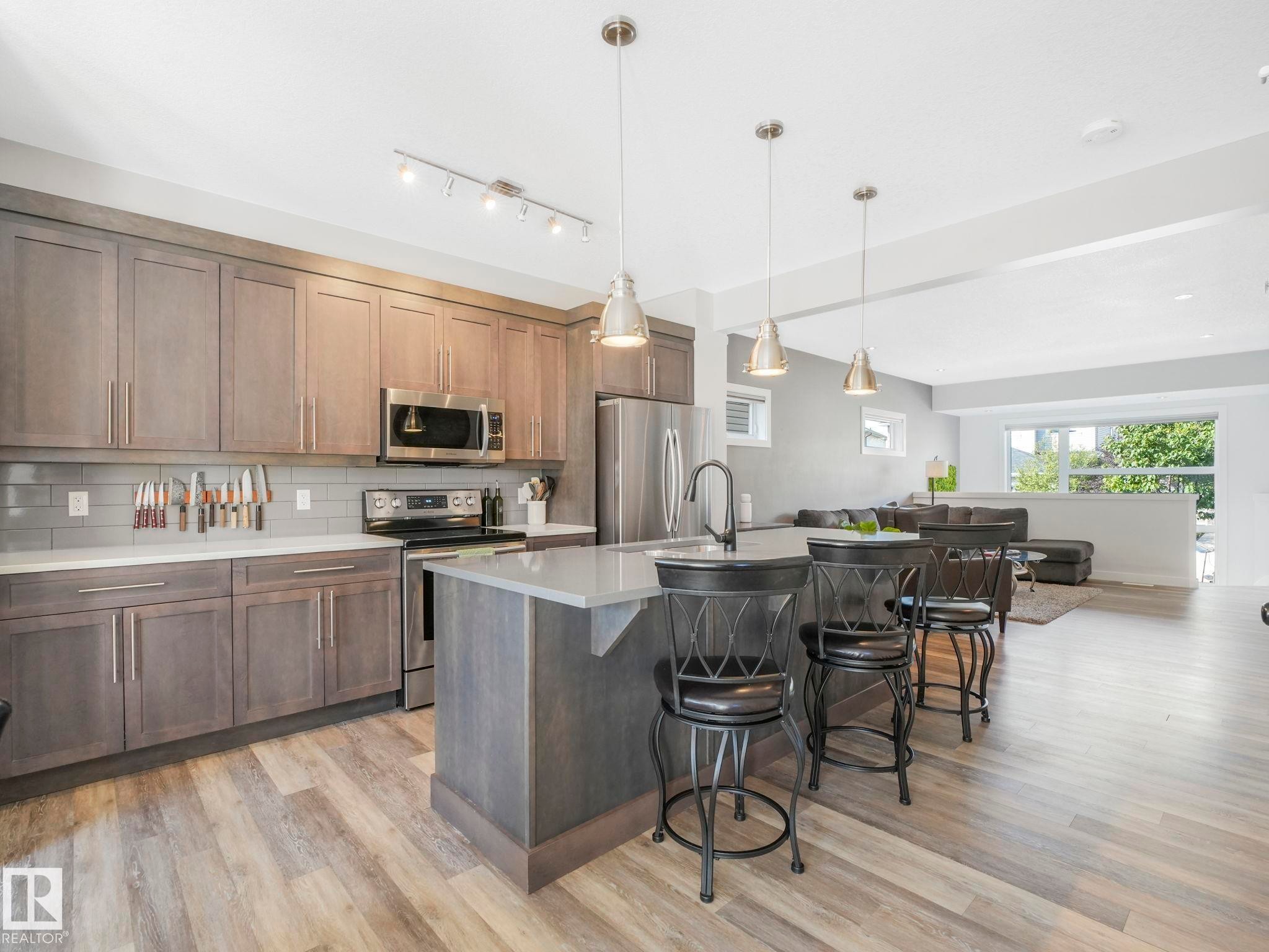 6693 Cardinal Road, Edmonton, AB - Indoor Photo Showing Kitchen With Upgraded Kitchen