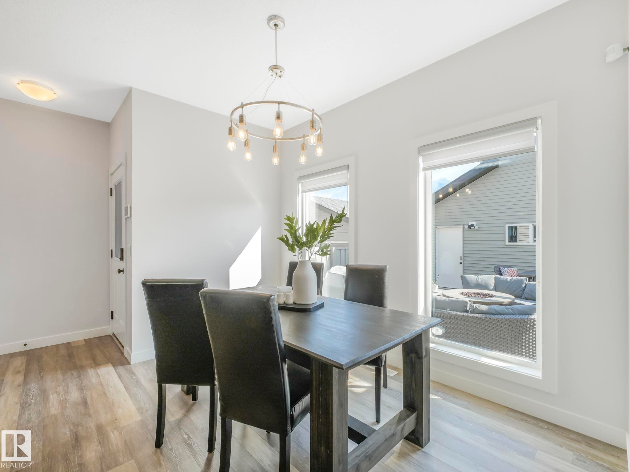 6693 Cardinal Road, Edmonton, AB - Indoor Photo Showing Dining Room
