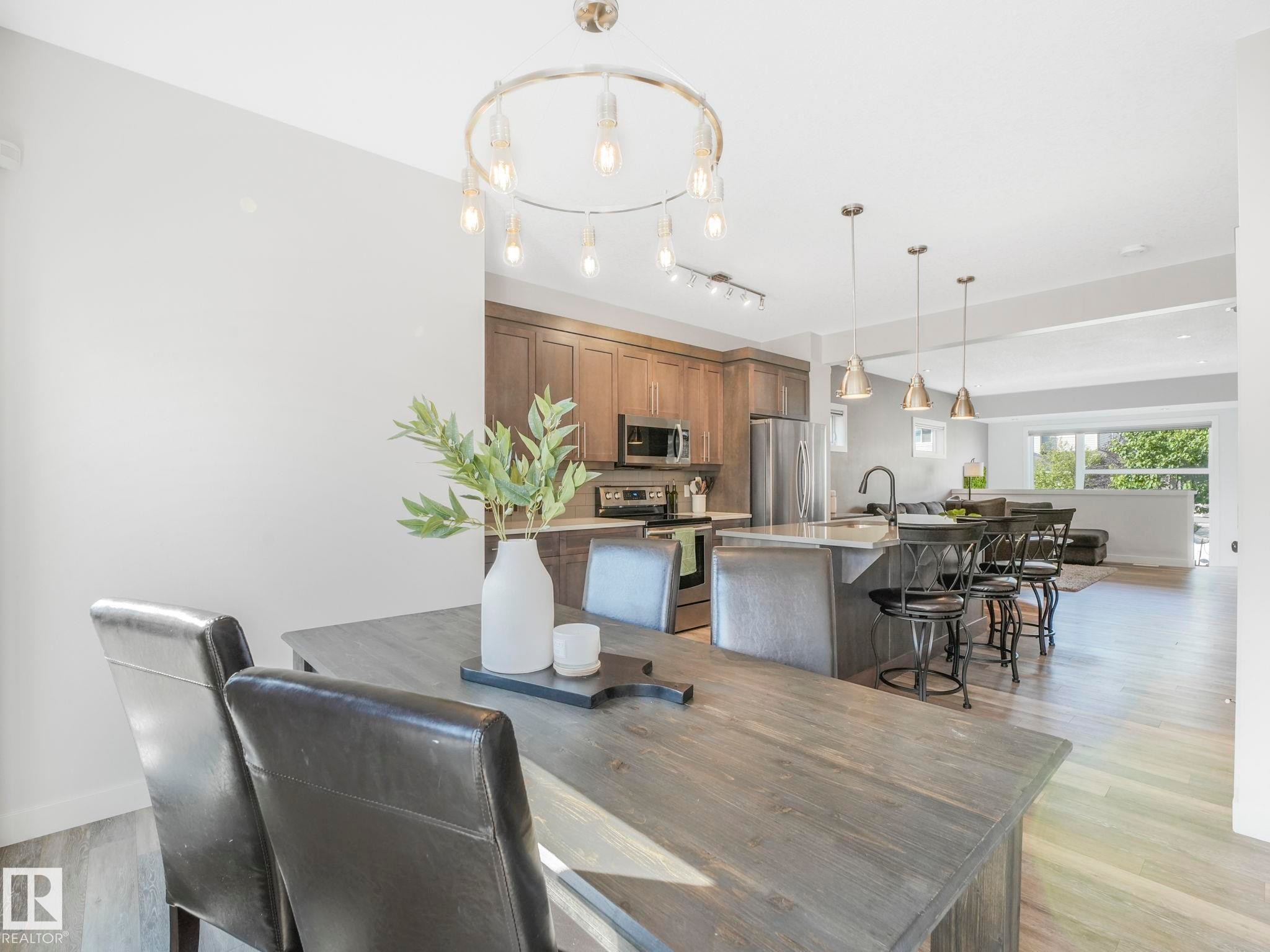 6693 Cardinal Road, Edmonton, AB - Indoor