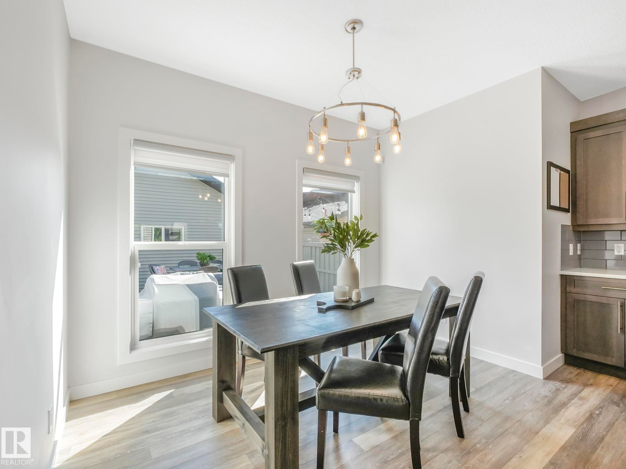 6693 Cardinal Road, Edmonton, AB - Indoor Photo Showing Dining Room