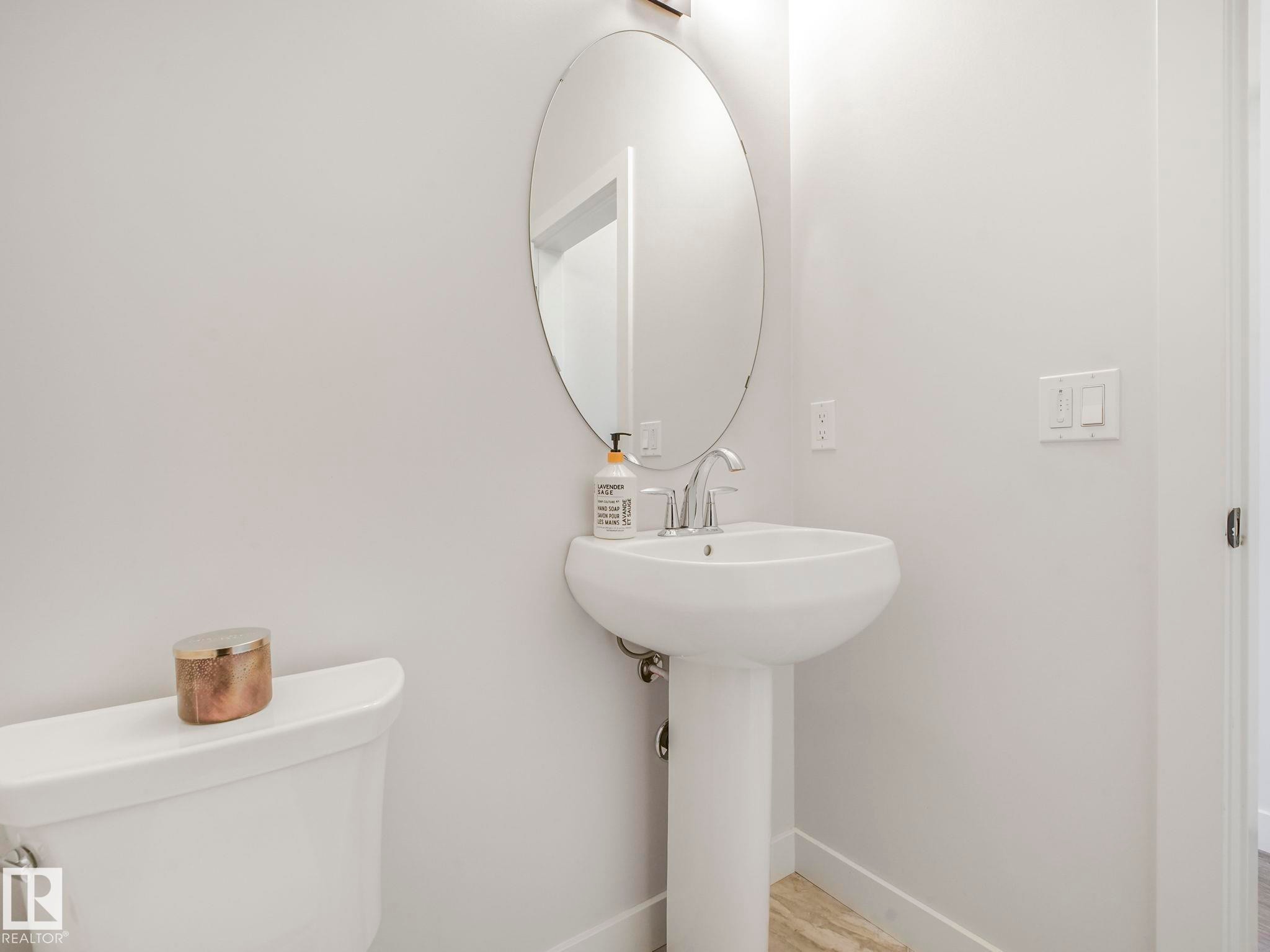 6693 Cardinal Road, Edmonton, AB - Indoor Photo Showing Bathroom