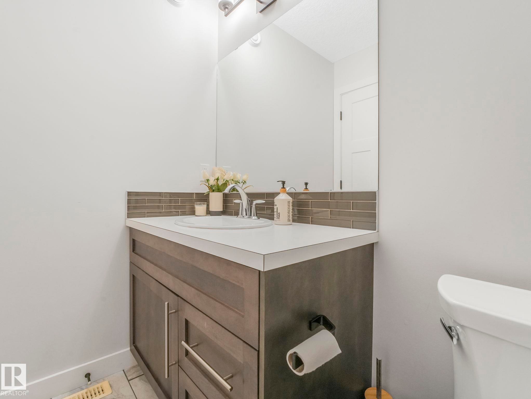 6693 Cardinal Road, Edmonton, AB - Indoor Photo Showing Bathroom