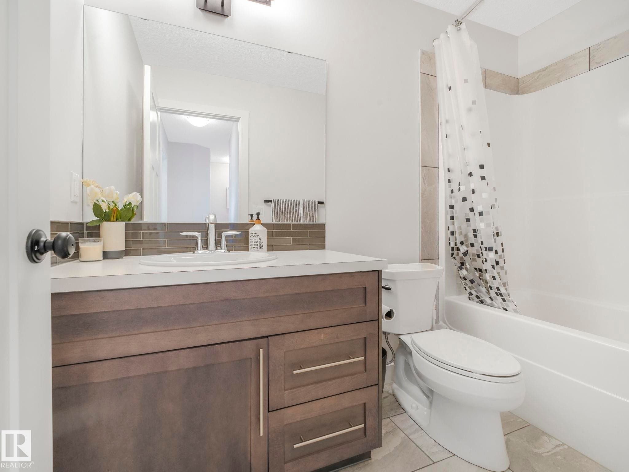 6693 Cardinal Road, Edmonton, AB - Indoor Photo Showing Bathroom