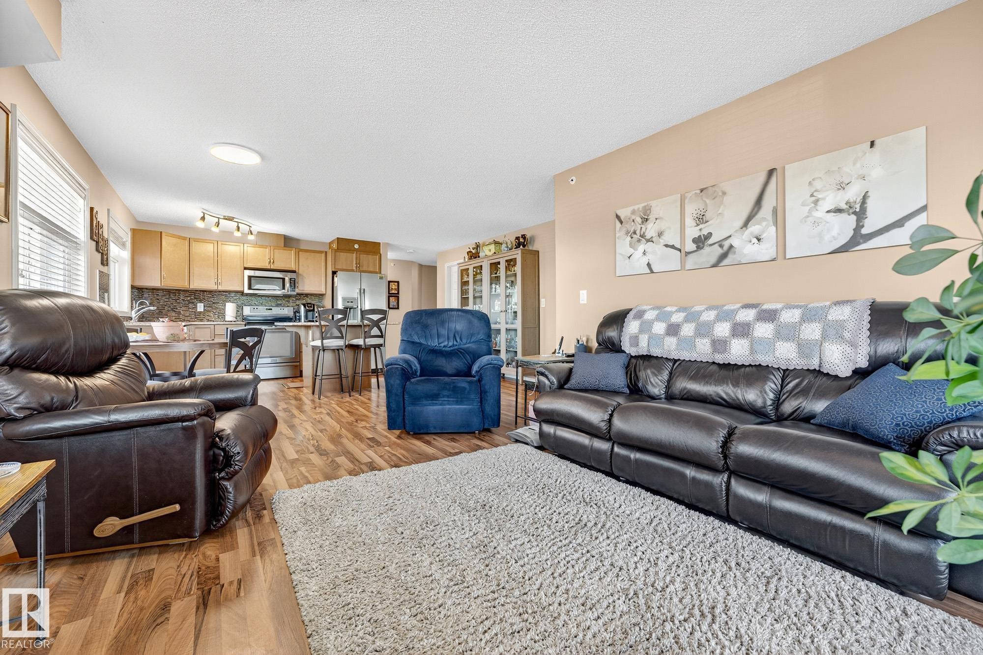 402 6070 Schonsee Way, Edmonton, AB - Indoor Photo Showing Living Room