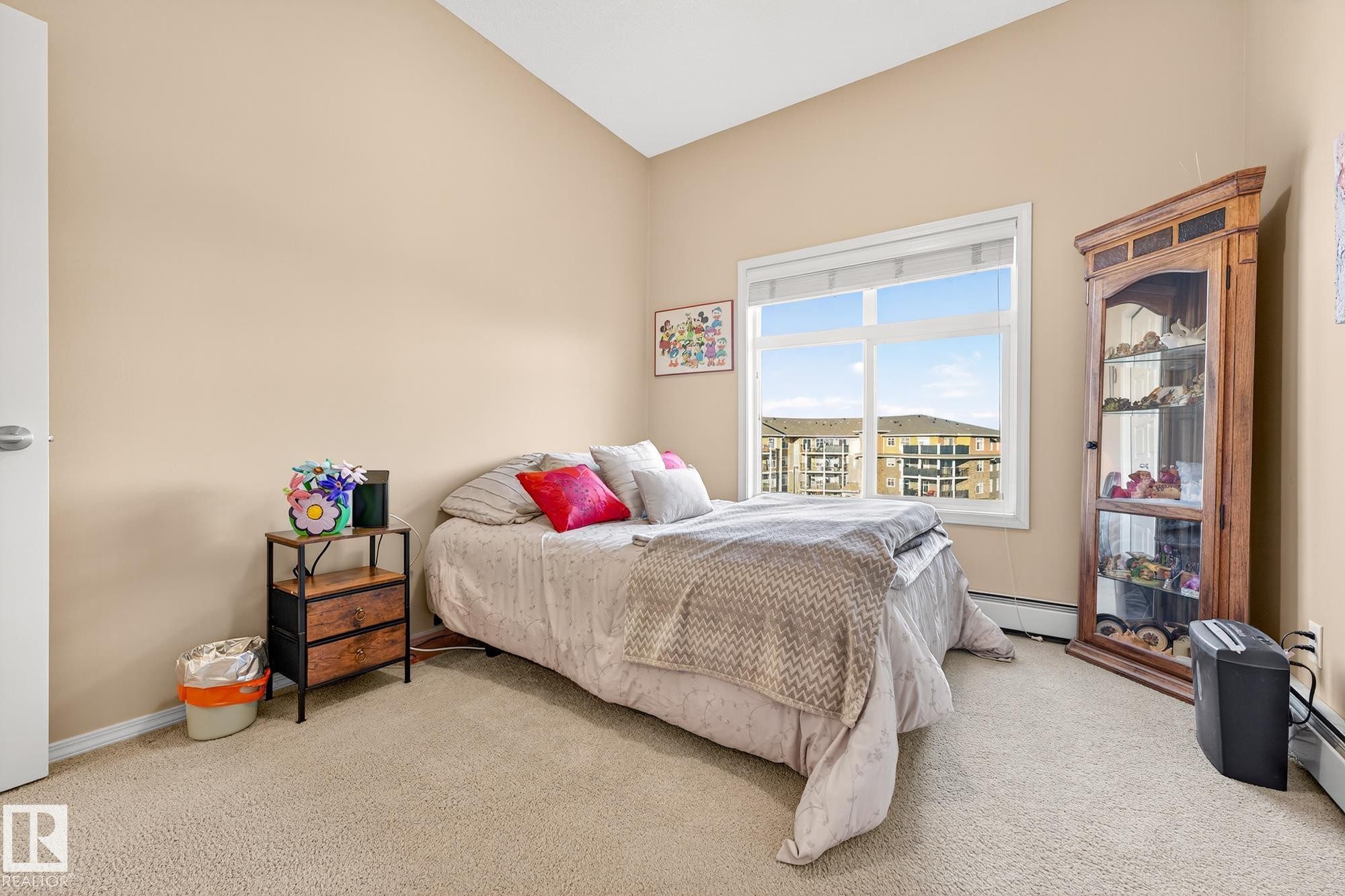 402 6070 Schonsee Way, Edmonton, AB - Indoor Photo Showing Bedroom