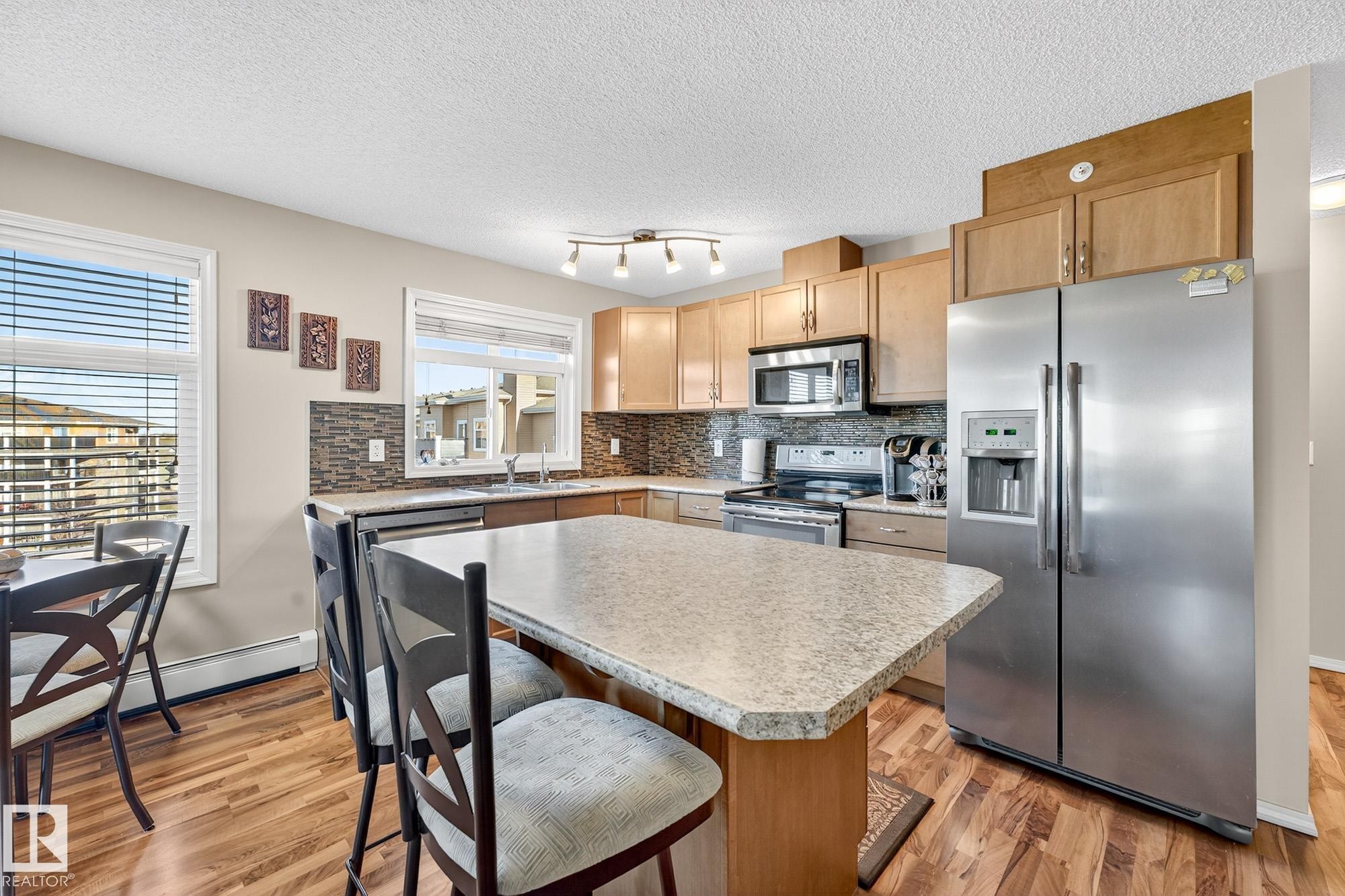 402 6070 Schonsee Way, Edmonton, AB - Indoor Photo Showing Kitchen