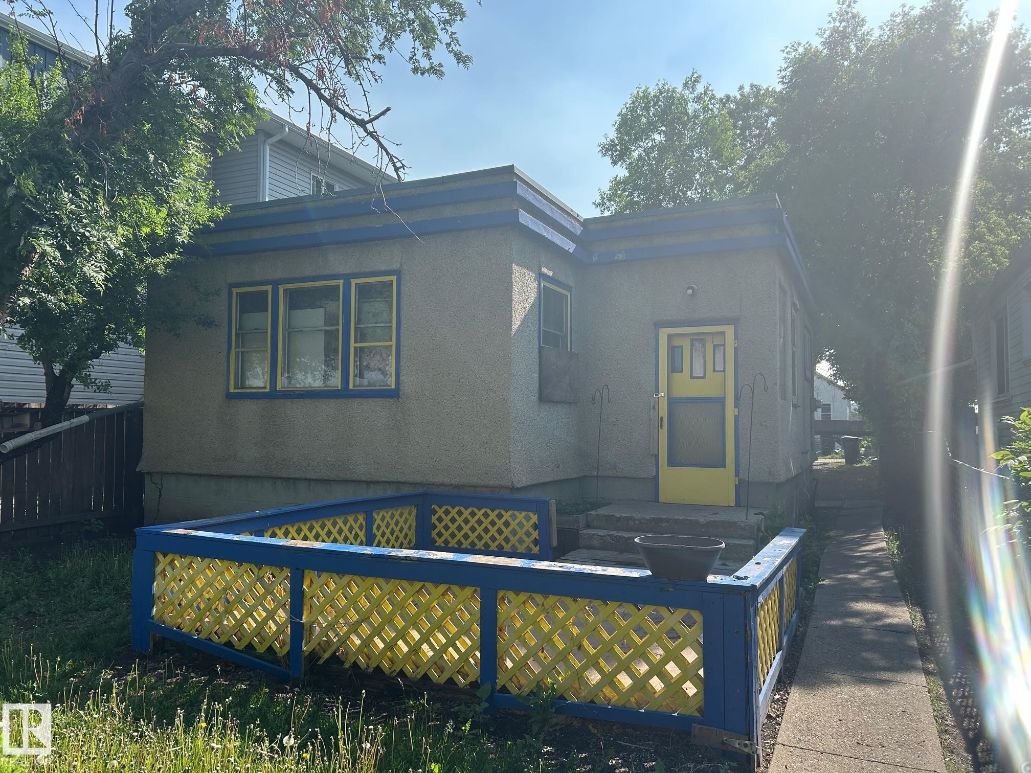 Edmonton, AB - Outdoor