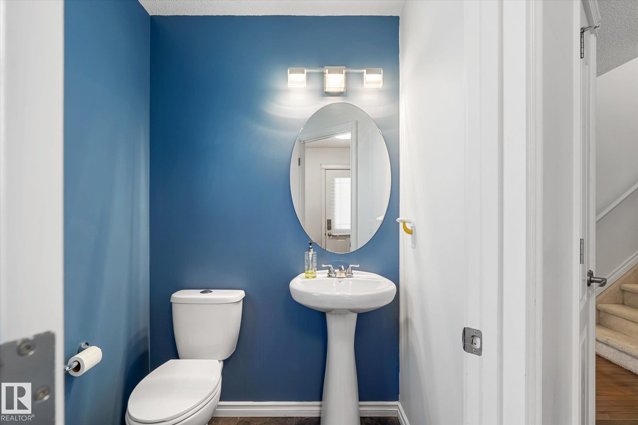 17130 7A Avenue, Edmonton, AB - Indoor Photo Showing Bathroom