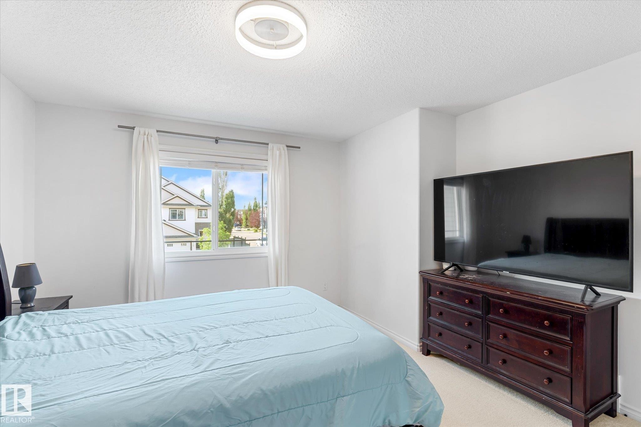 17130 7A Avenue, Edmonton, AB - Indoor Photo Showing Bedroom